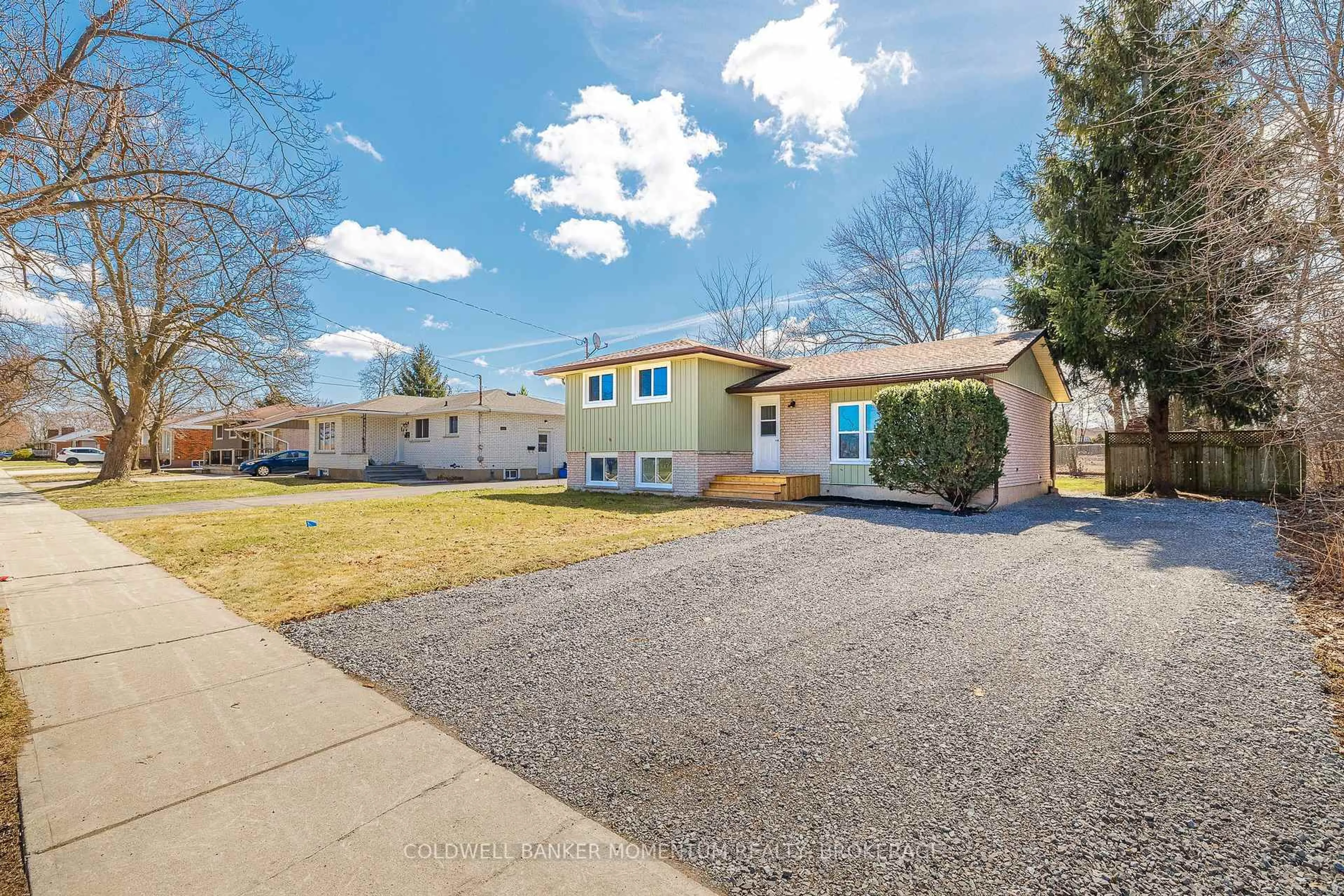 Unknown for 85 Woodlawn Rd, Welland Ontario L3C 3J4