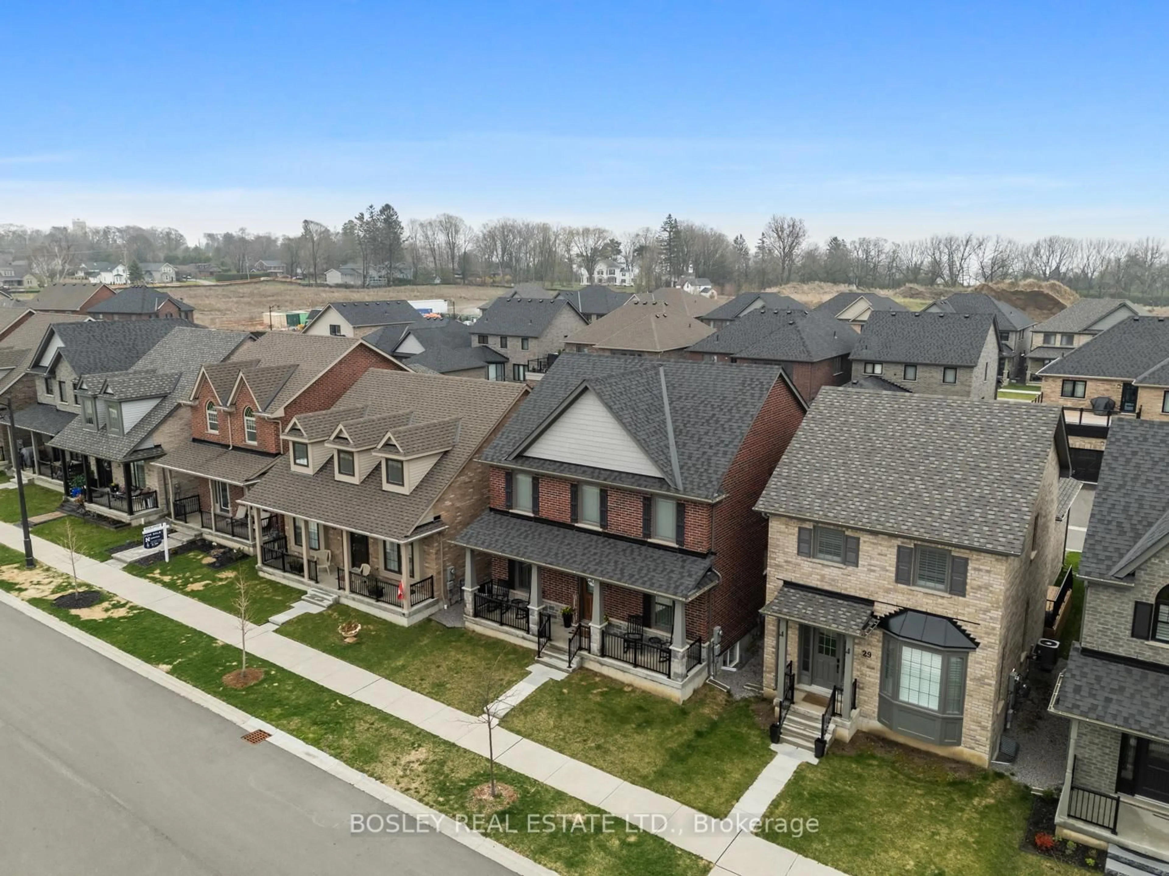 A pic from outside/outdoor area/front of a property/back of a property/a pic from drone, street for 27 Drummond St, Port Hope Ontario L1A 0E9