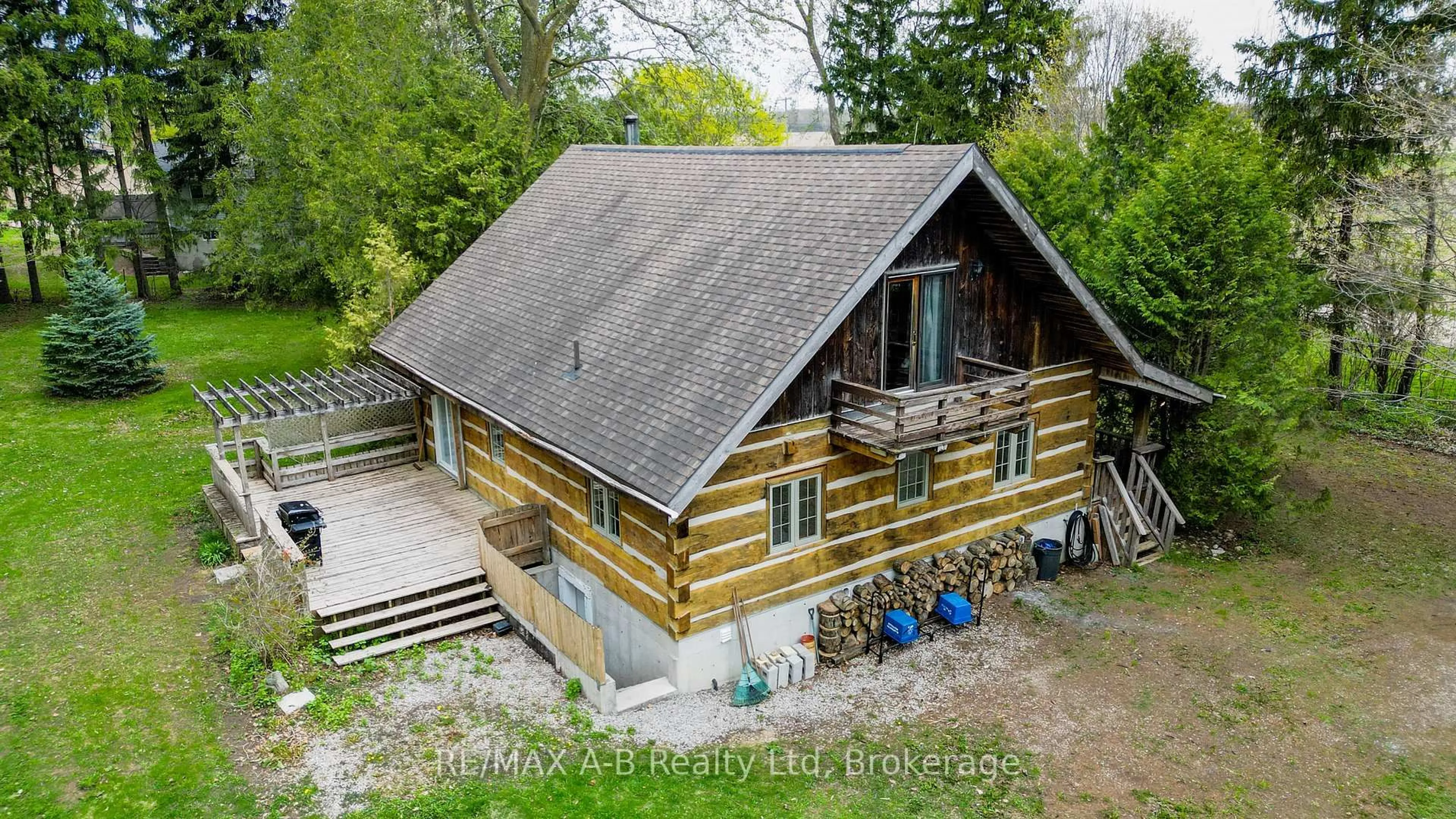 A pic from outside/outdoor area/front of a property/back of a property/a pic from drone, building for 73187 Perth Road 183 Rd, Huron East Ontario N0M 2E0