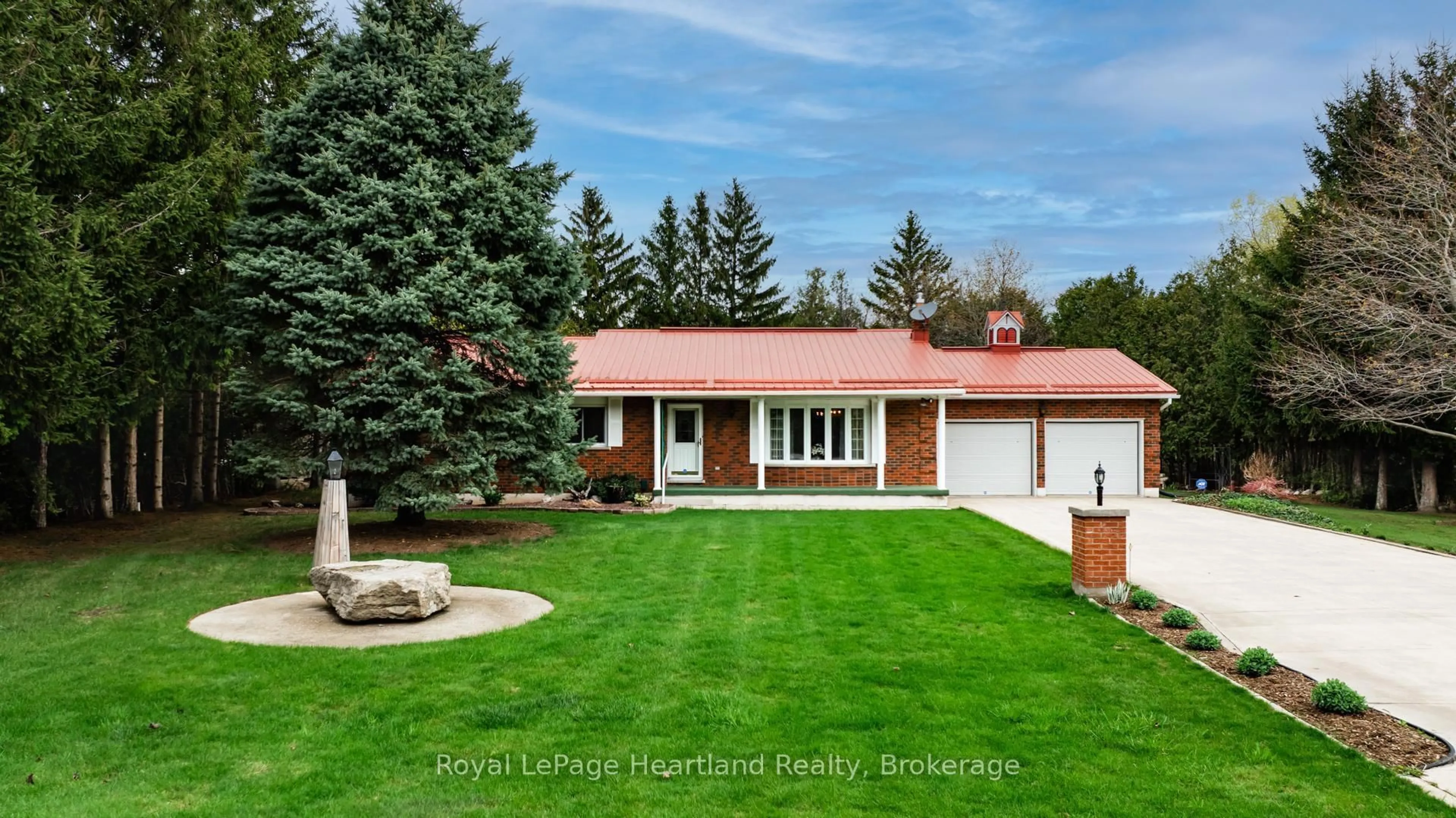 Unknown for 33980 Moore Crt, Bluewater Ontario N0M 2T0