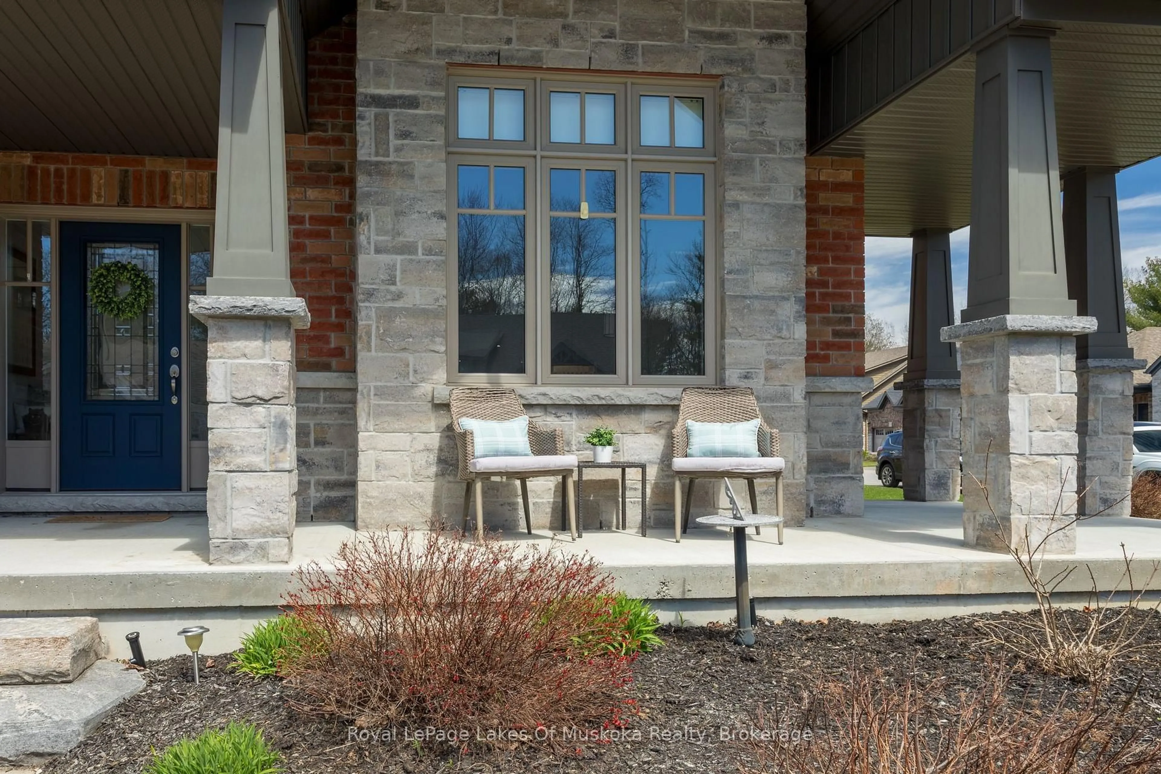 Patio, unknown for 28 Prestwick Dr, Huntsville Ontario P1H 0C2