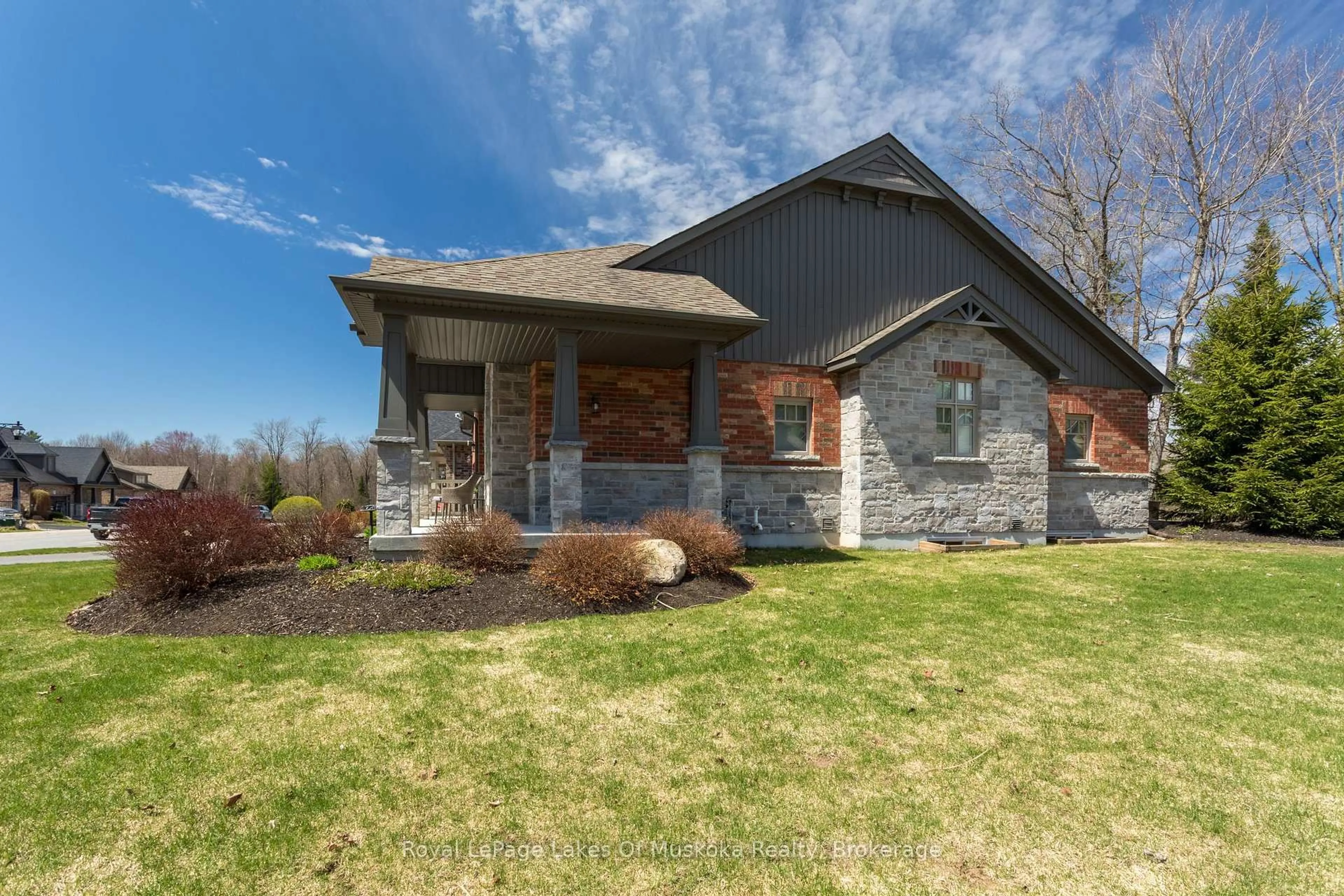 Home with brick exterior material, unknown for 28 Prestwick Dr, Huntsville Ontario P1H 0C2
