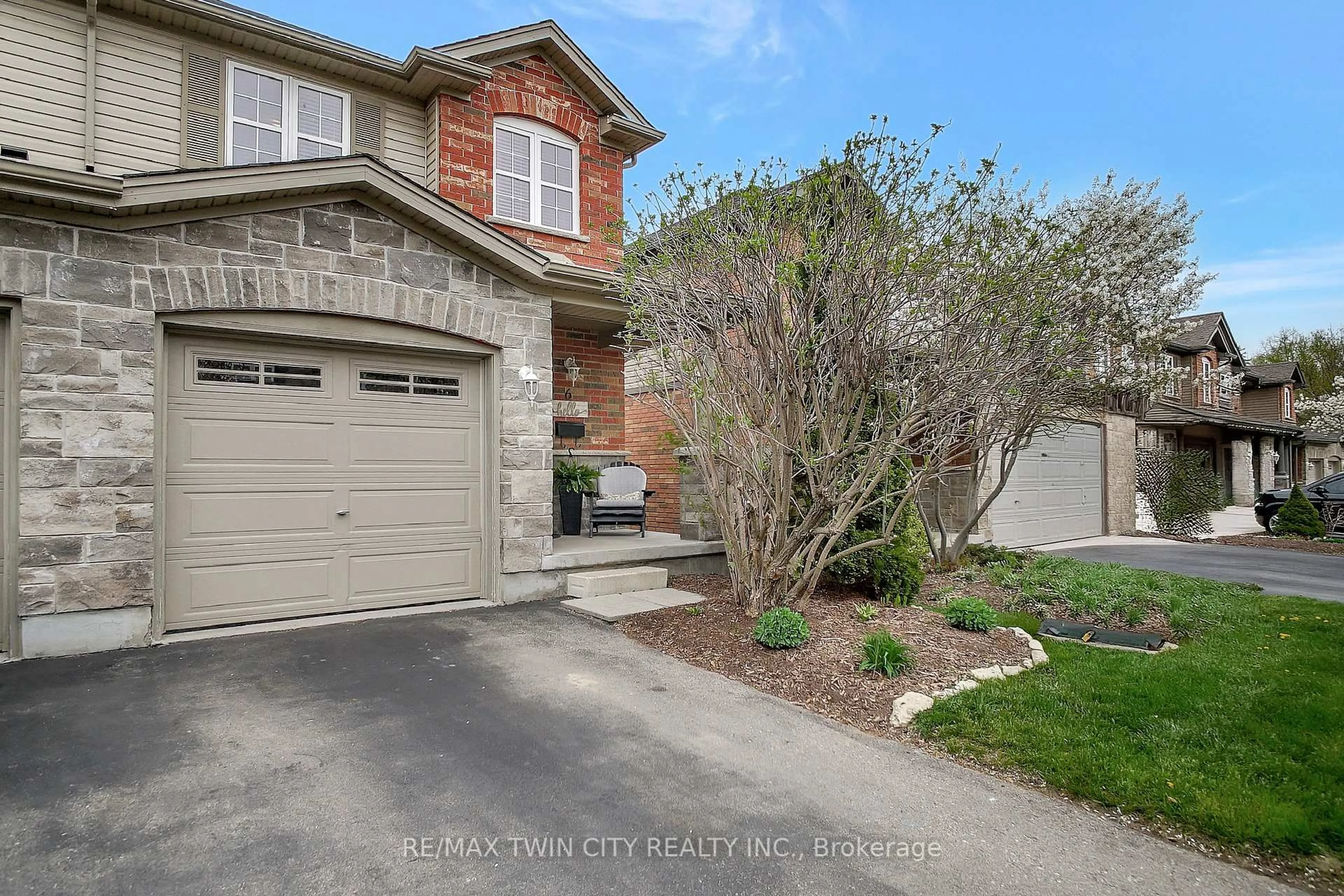 Unknown for 535 Margaret St #6, Cambridge Ontario N3H 0A5