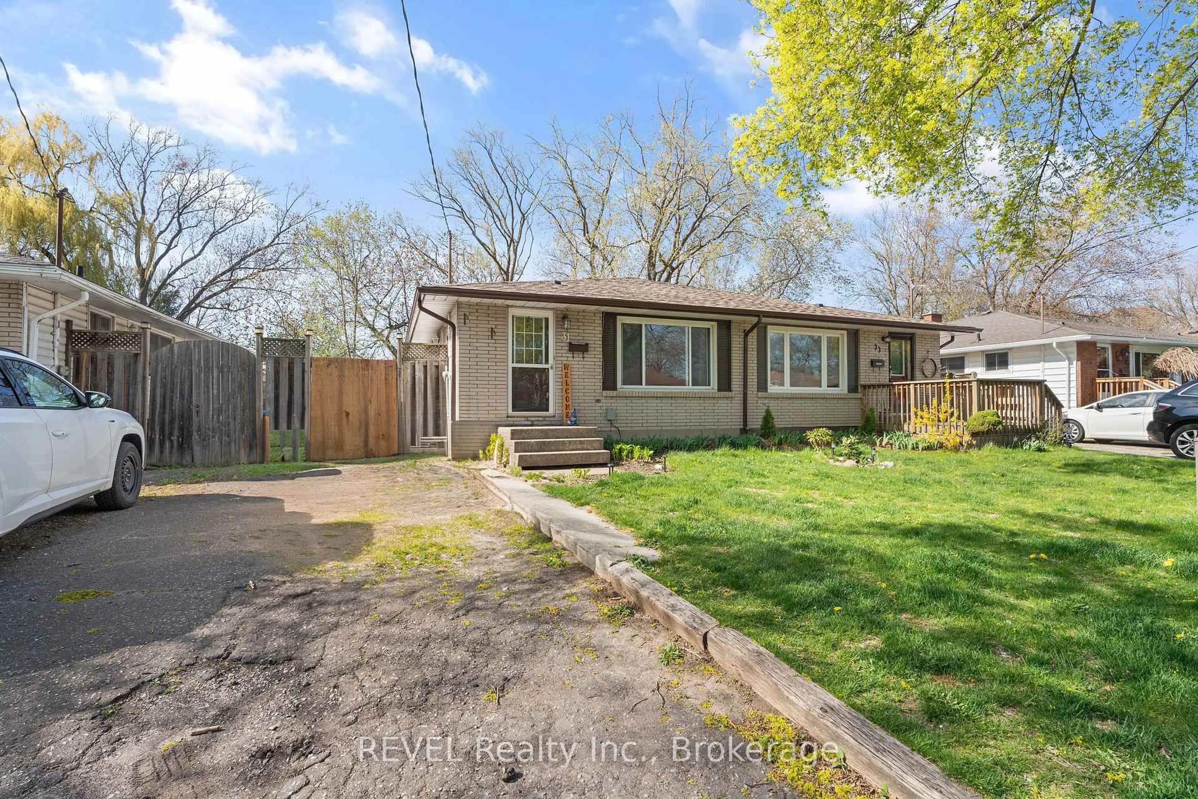 Unknown for 31 Louis Ave, St. Catharines Ontario L2M 2N4
