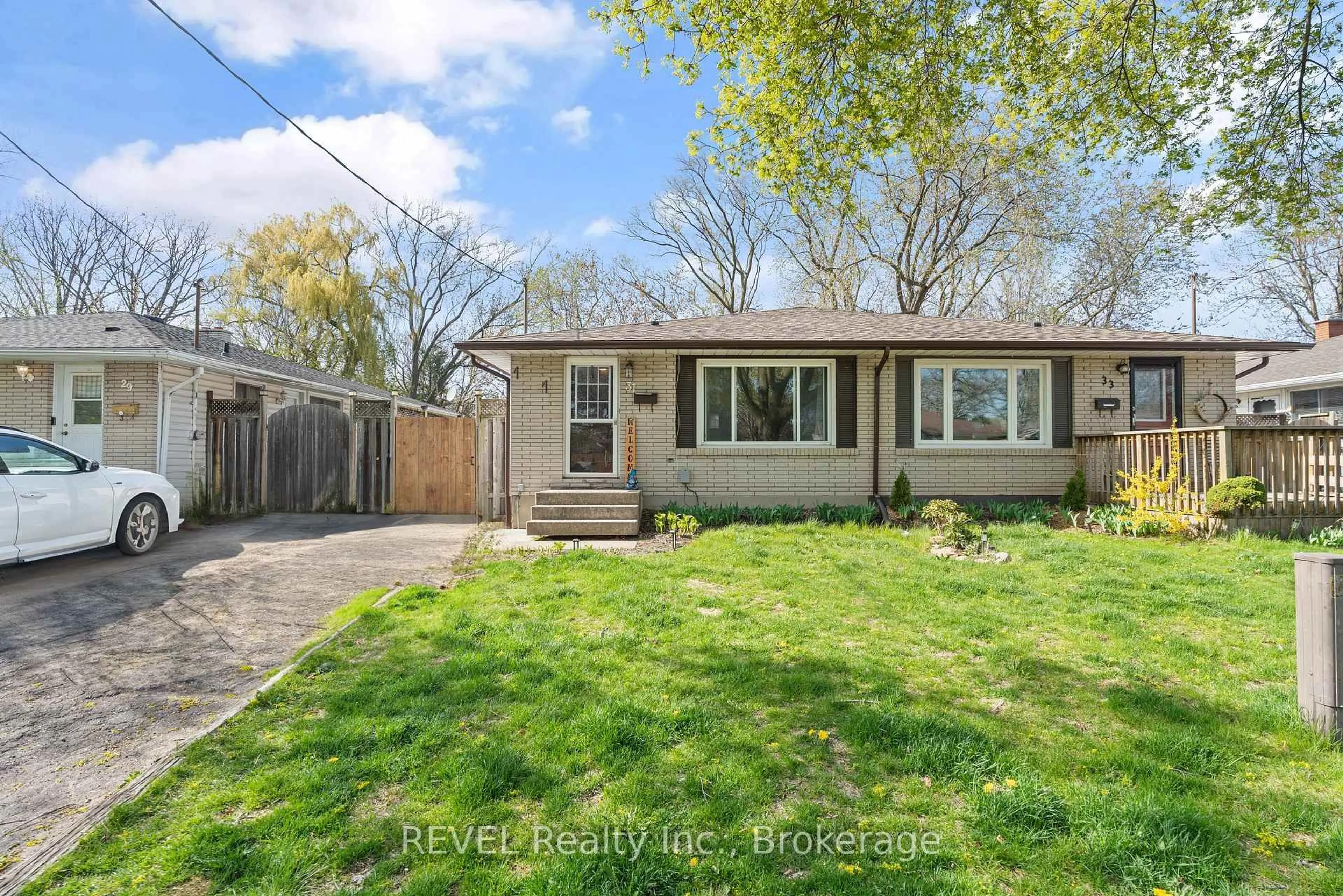 Unknown for 31 Louis Ave, St. Catharines Ontario L2M 2N4