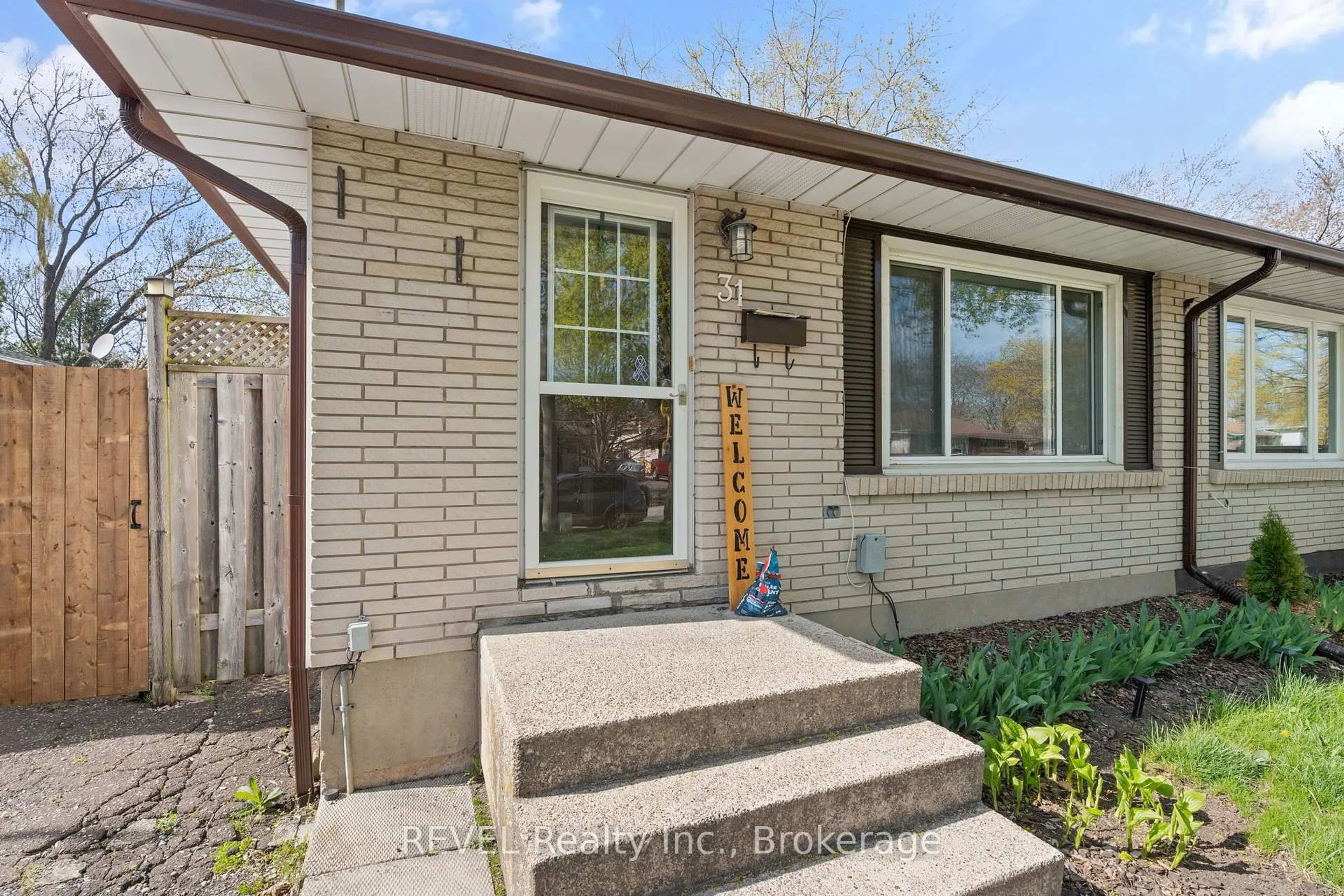 Home with brick exterior material, street for 31 Louis Ave, St. Catharines Ontario L2M 2N4