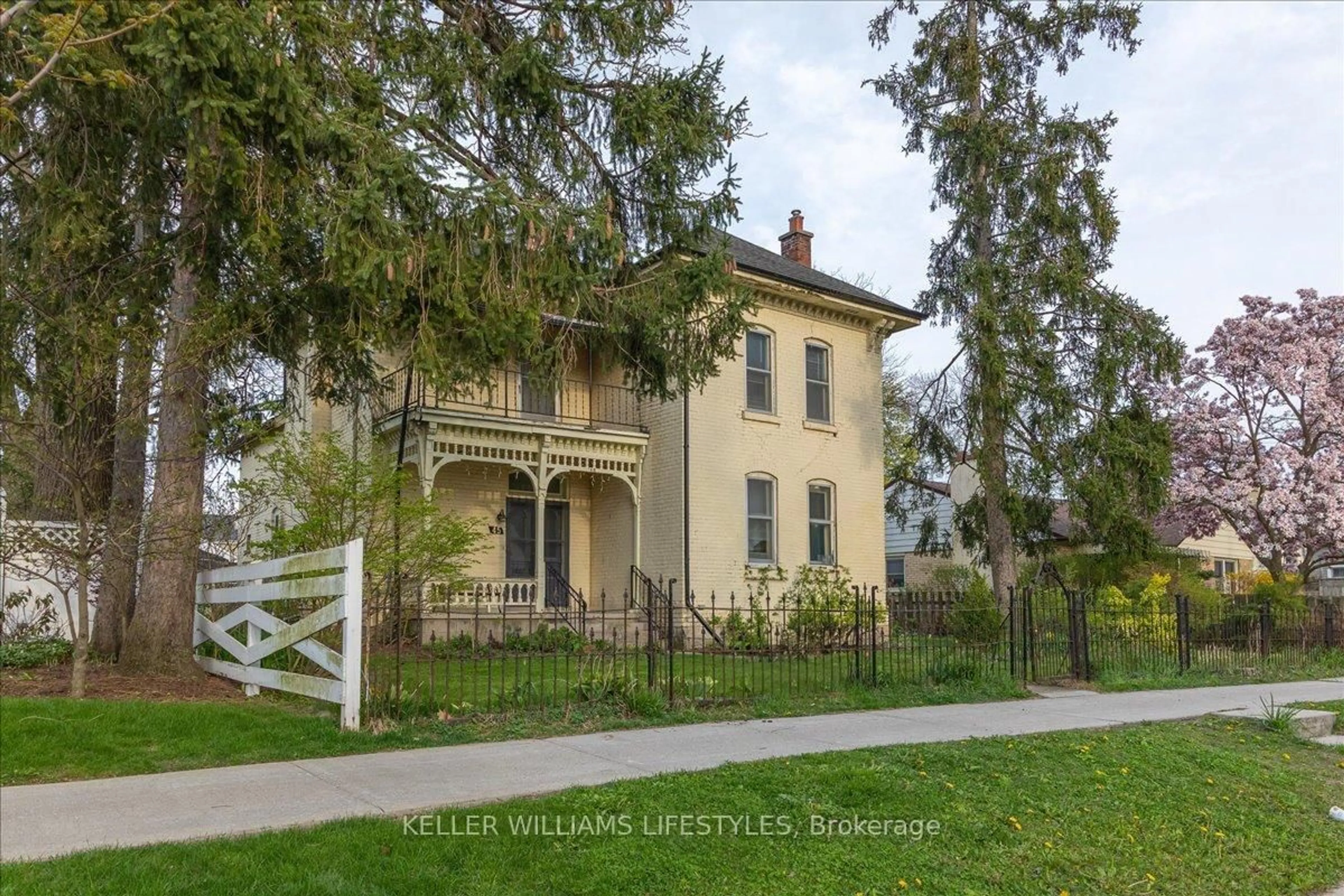 Home with brick exterior material, street for 45 St George St, St. Thomas Ontario N5P 2L3