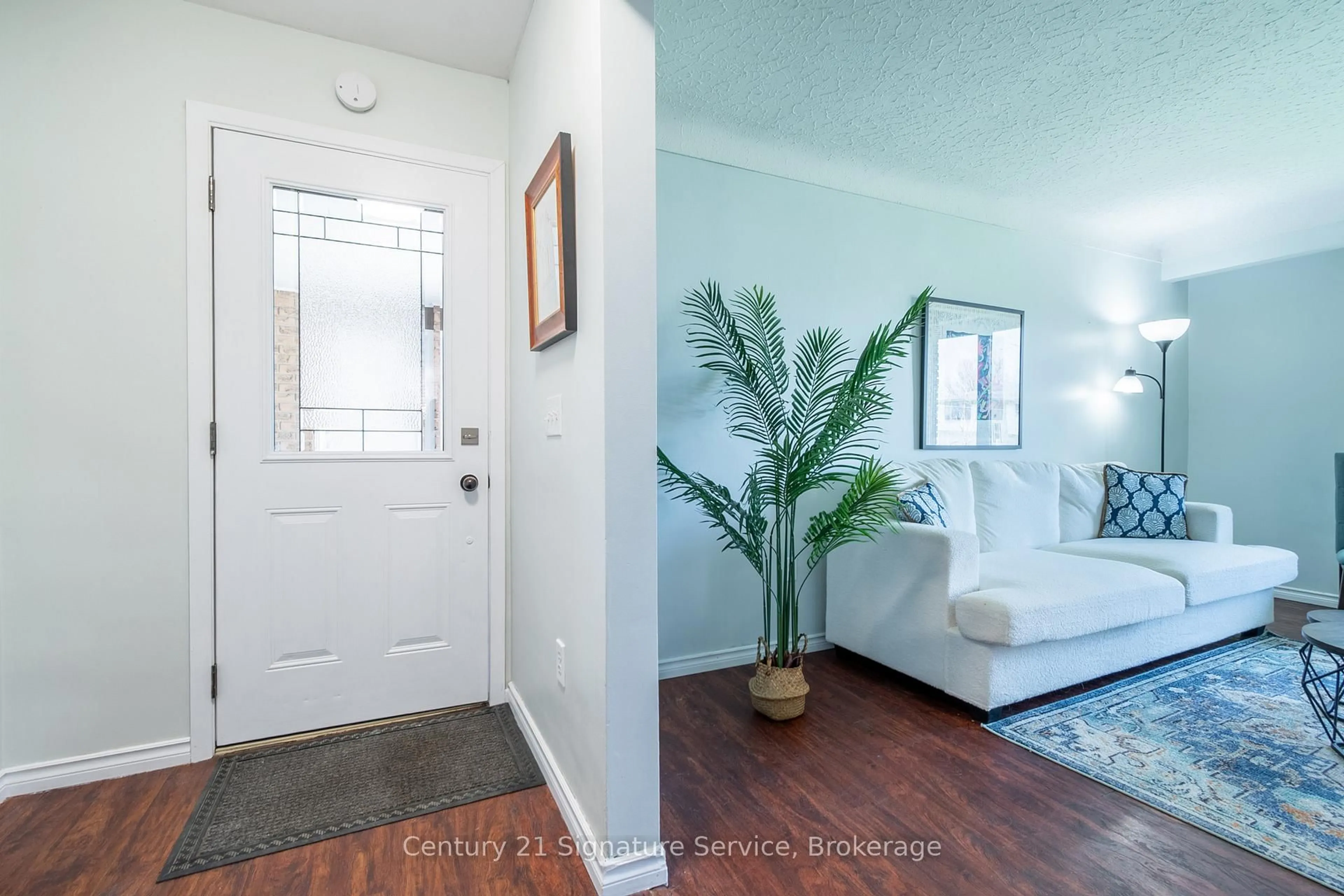 Indoor entryway for 64 Elmvale Cres, Port Colborne Ontario L3K 5X2