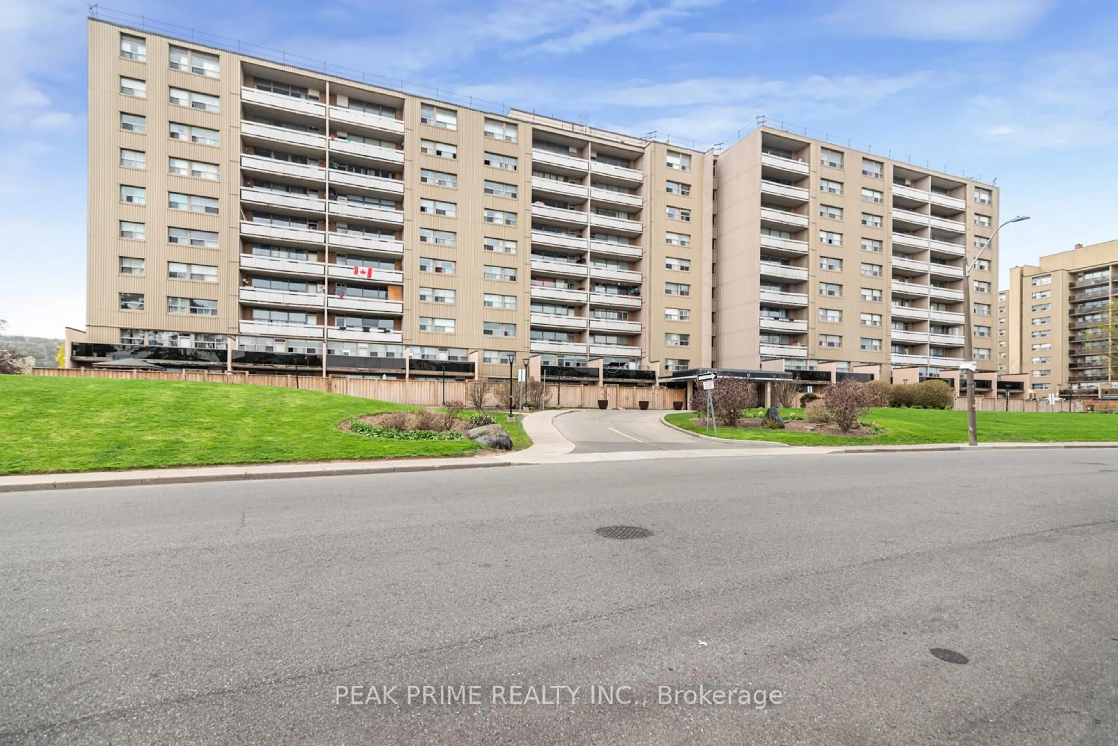 A pic from outside/outdoor area/front of a property/back of a property/a pic from drone, street for 15 Albright Rd #603, Hamilton Ontario L8K 5J2