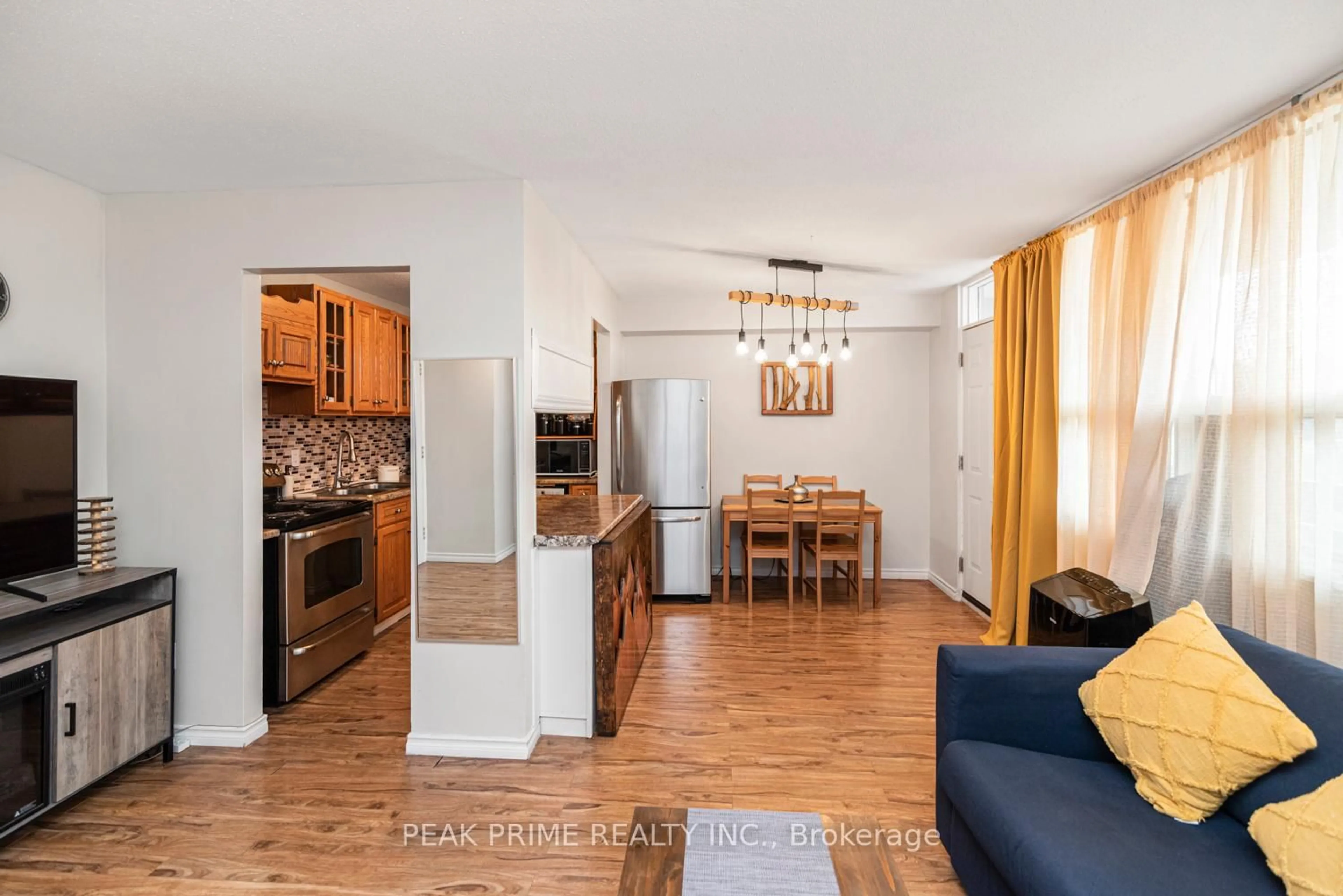Open concept kitchen, wood/laminate floor for 15 Albright Rd #603, Hamilton Ontario L8K 5J2