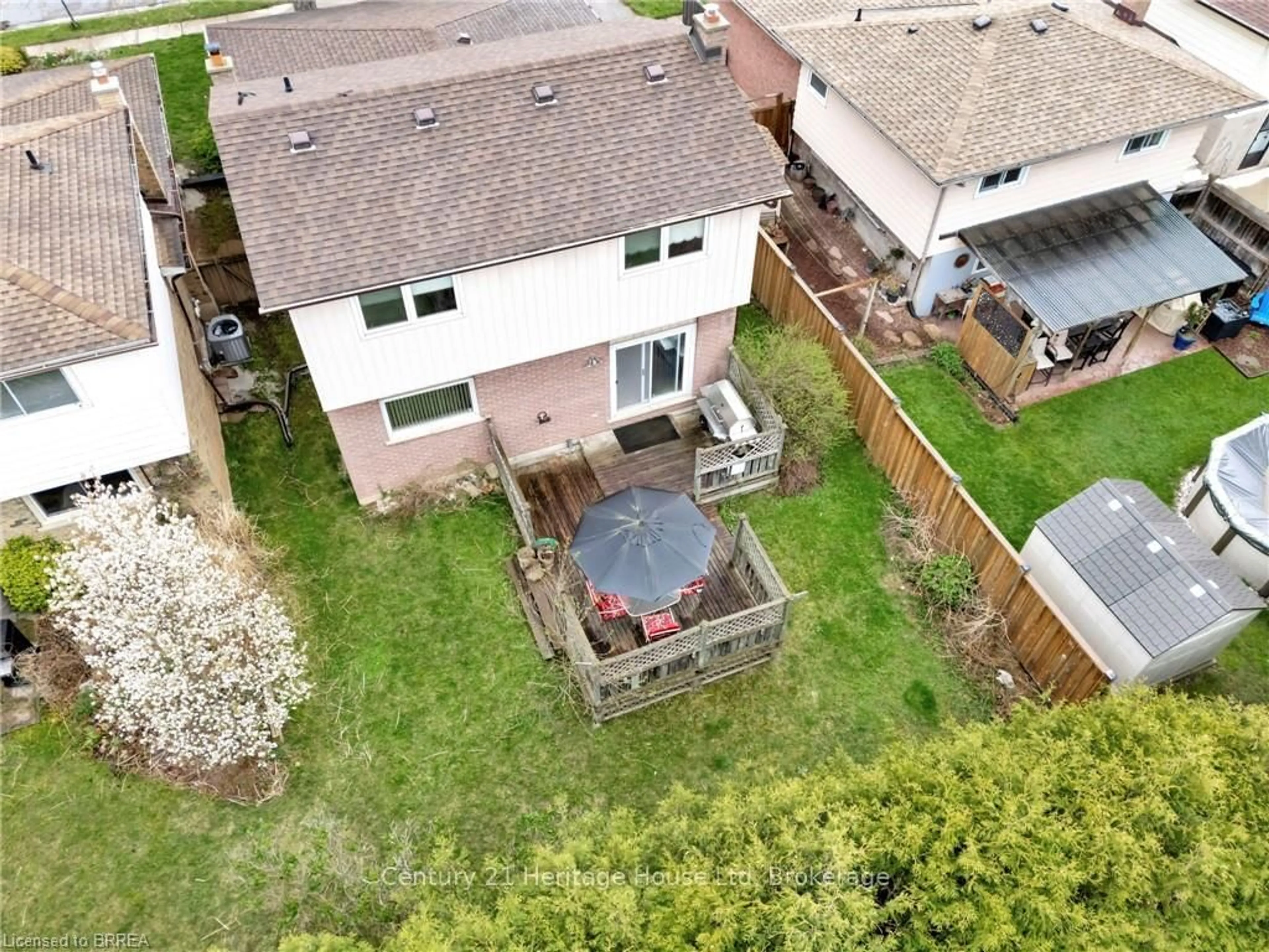 A pic from outside/outdoor area/front of a property/back of a property/a pic from drone, street for 14 October Pl, Brant Ontario N3R 7B4