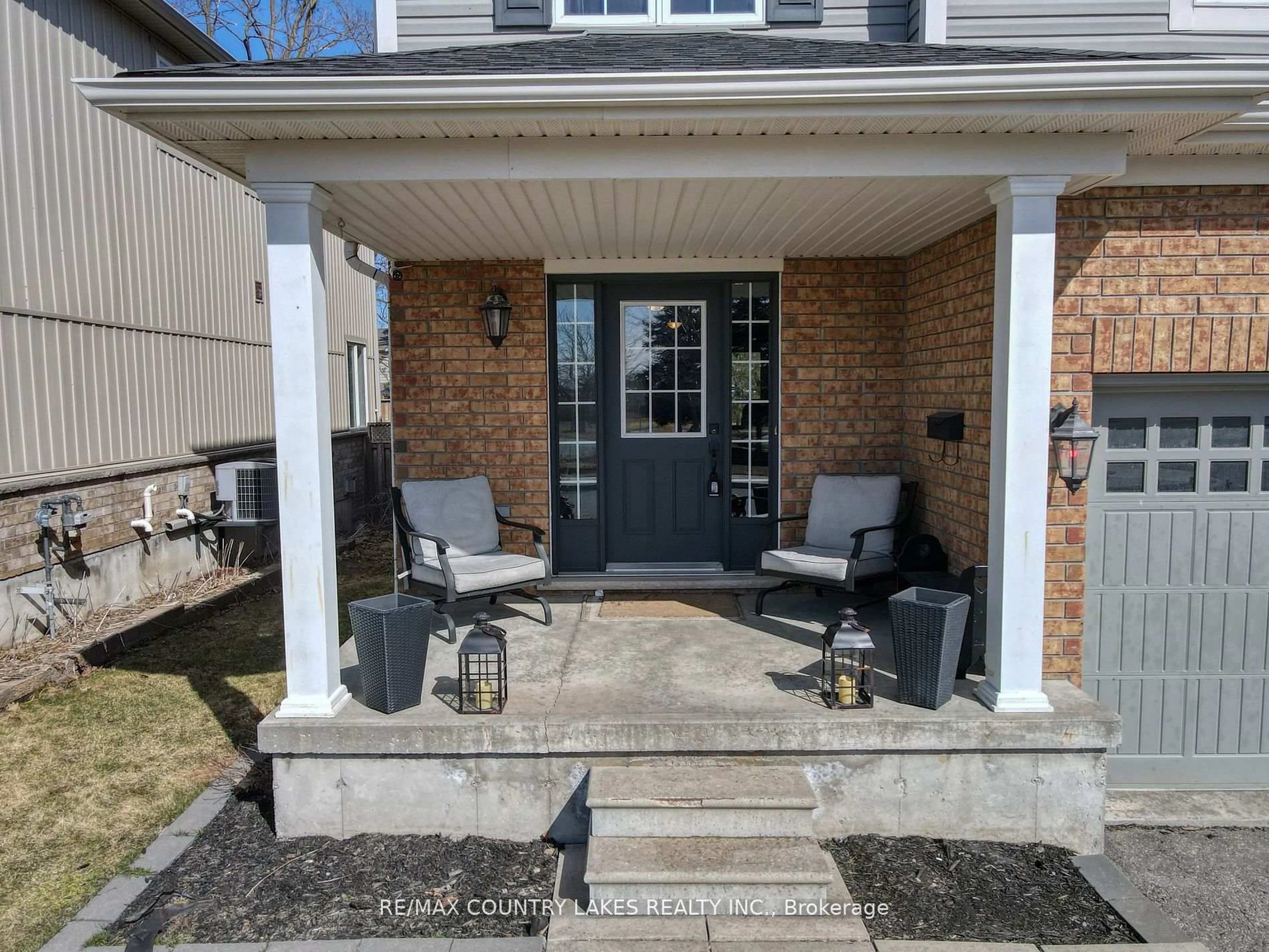 Indoor entryway for 8 Fallingbrook Cres, Kawartha Lakes Ontario K9V 0B3