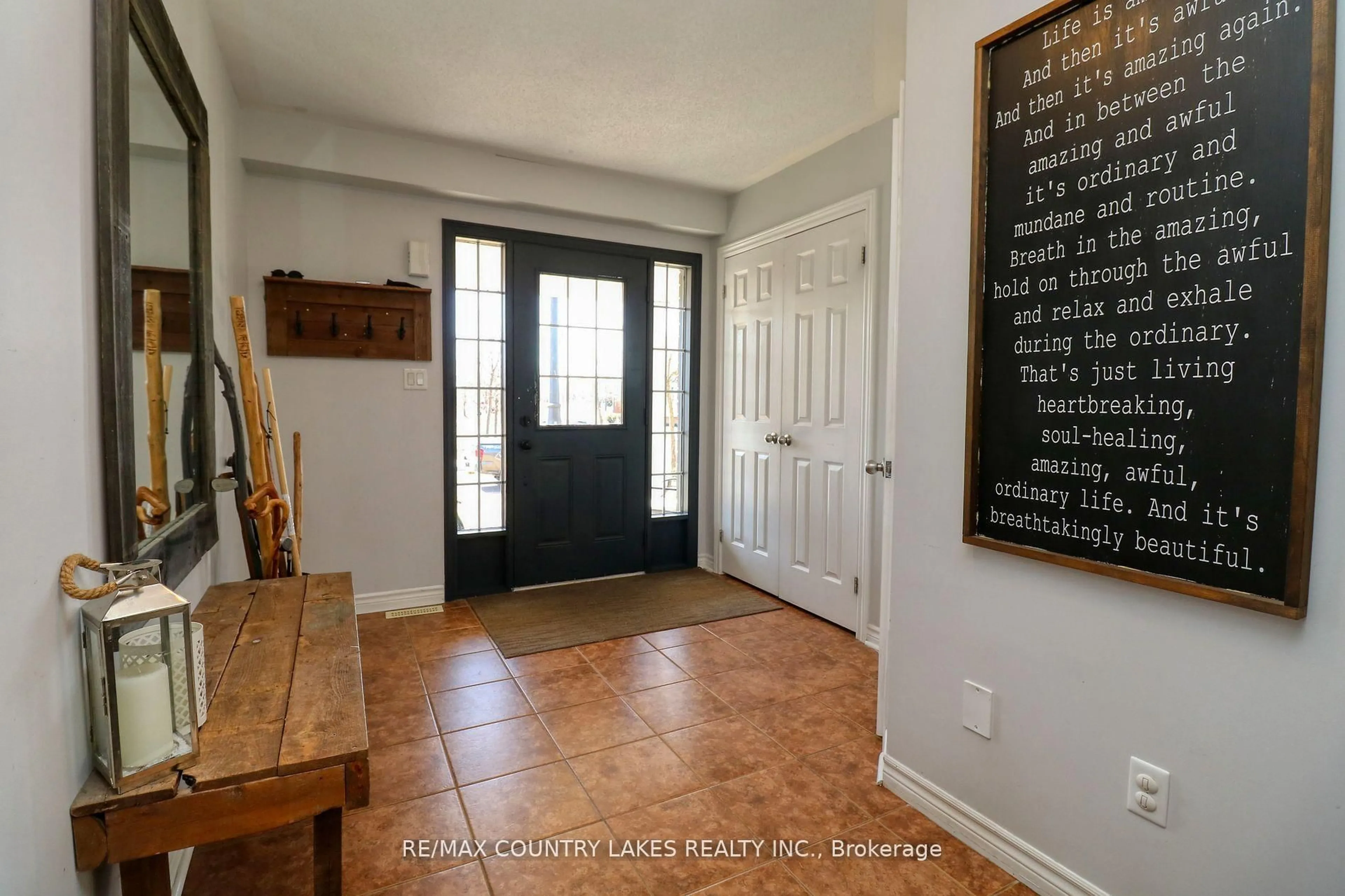 Indoor entryway for 8 Fallingbrook Cres, Kawartha Lakes Ontario K9V 0B3