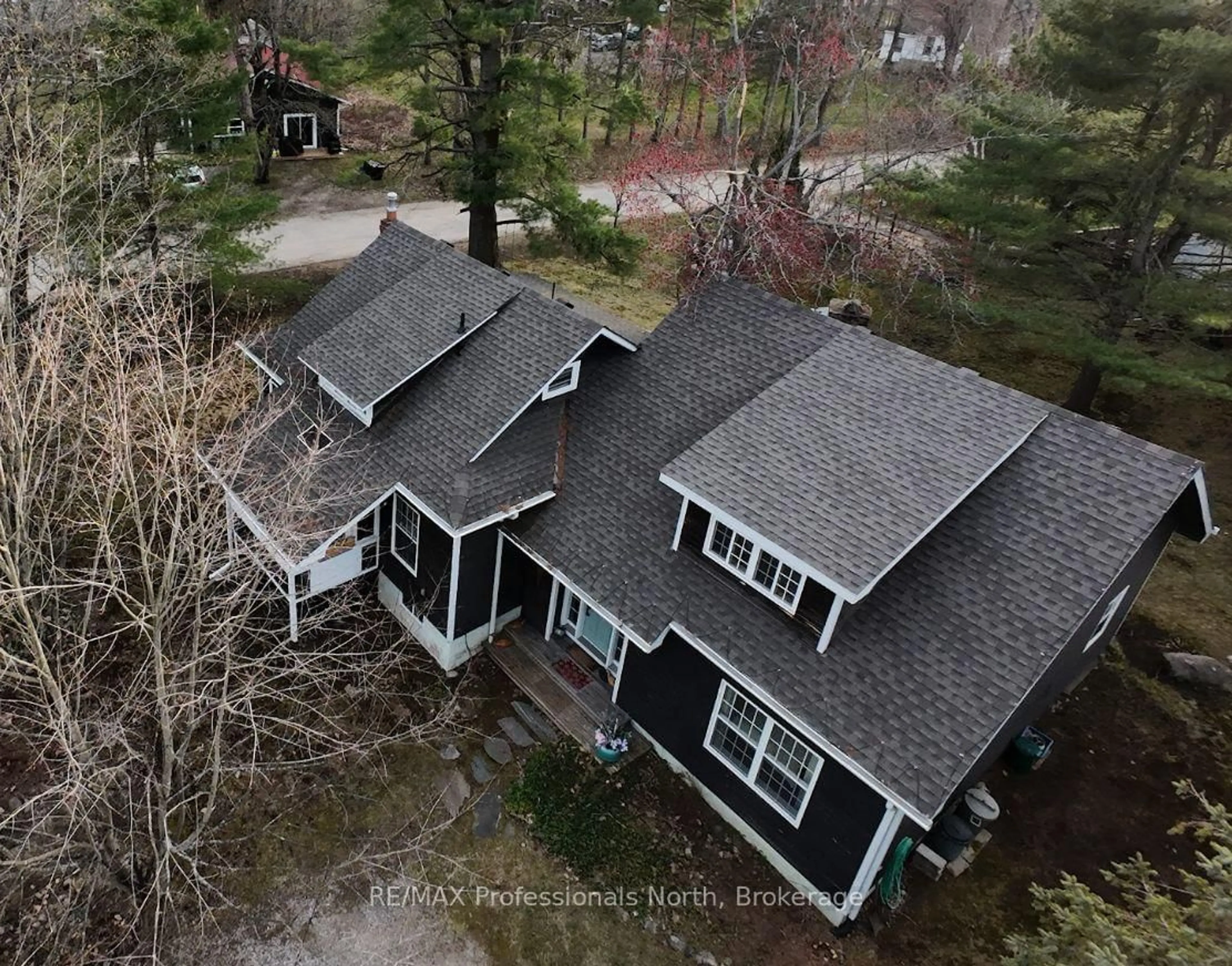 A pic from outside/outdoor area/front of a property/back of a property/a pic from drone, street for 1013 Grey St, Muskoka Lakes Ontario P0C 1A0