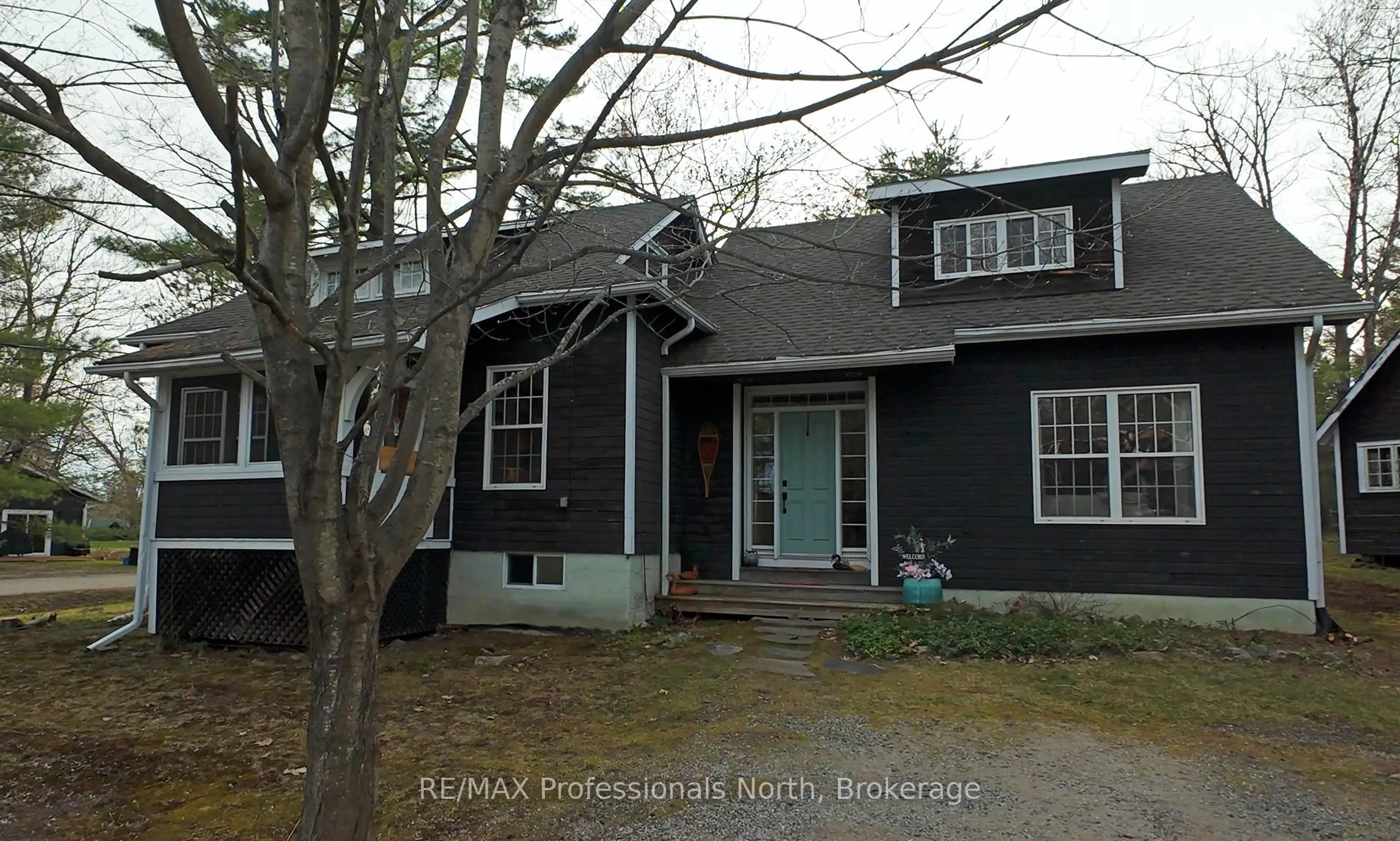 Home with vinyl exterior material, street for 1013 Grey St, Muskoka Lakes Ontario P0C 1A0