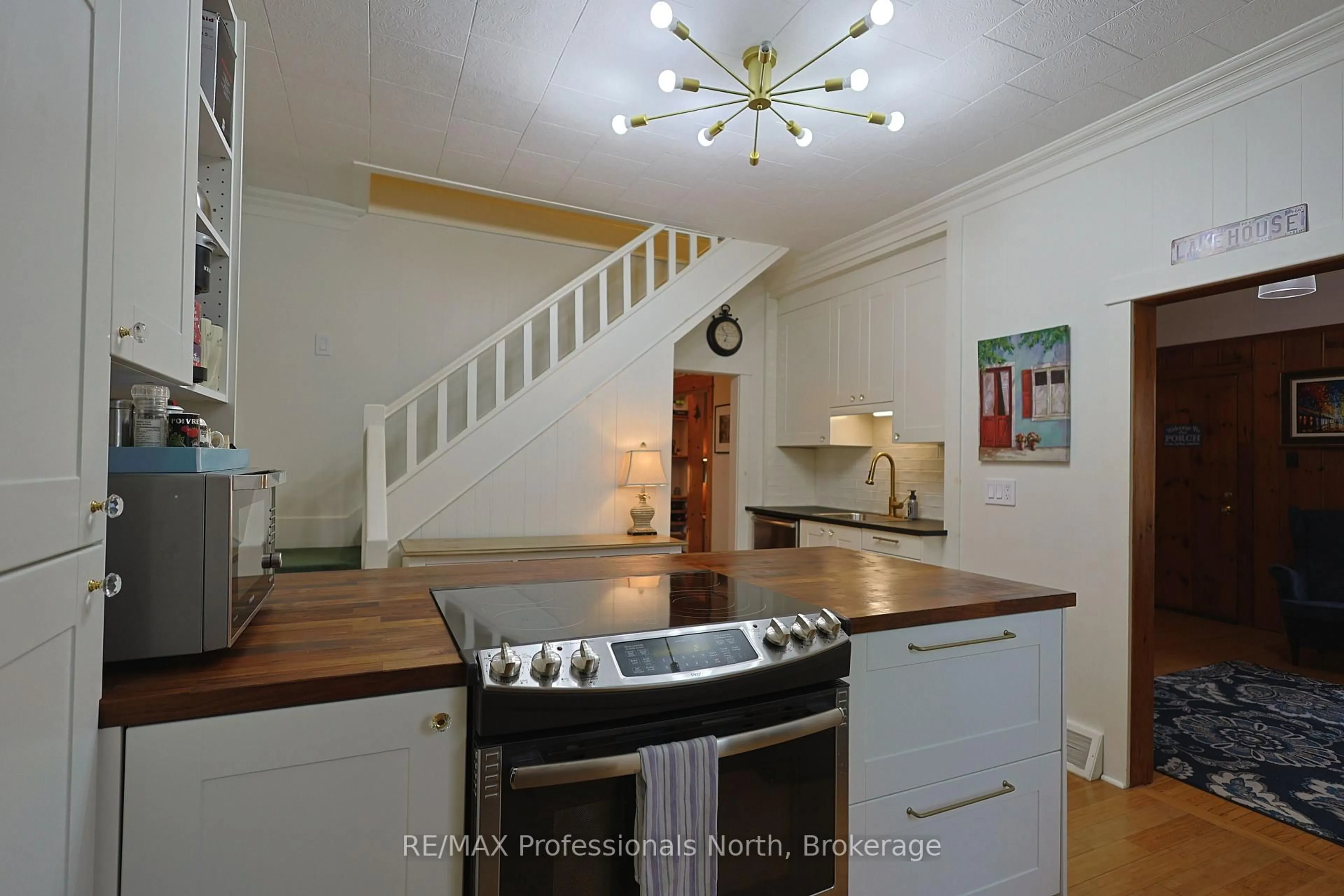 Standard kitchen, unknown for 1013 Grey St, Muskoka Lakes Ontario P0C 1A0
