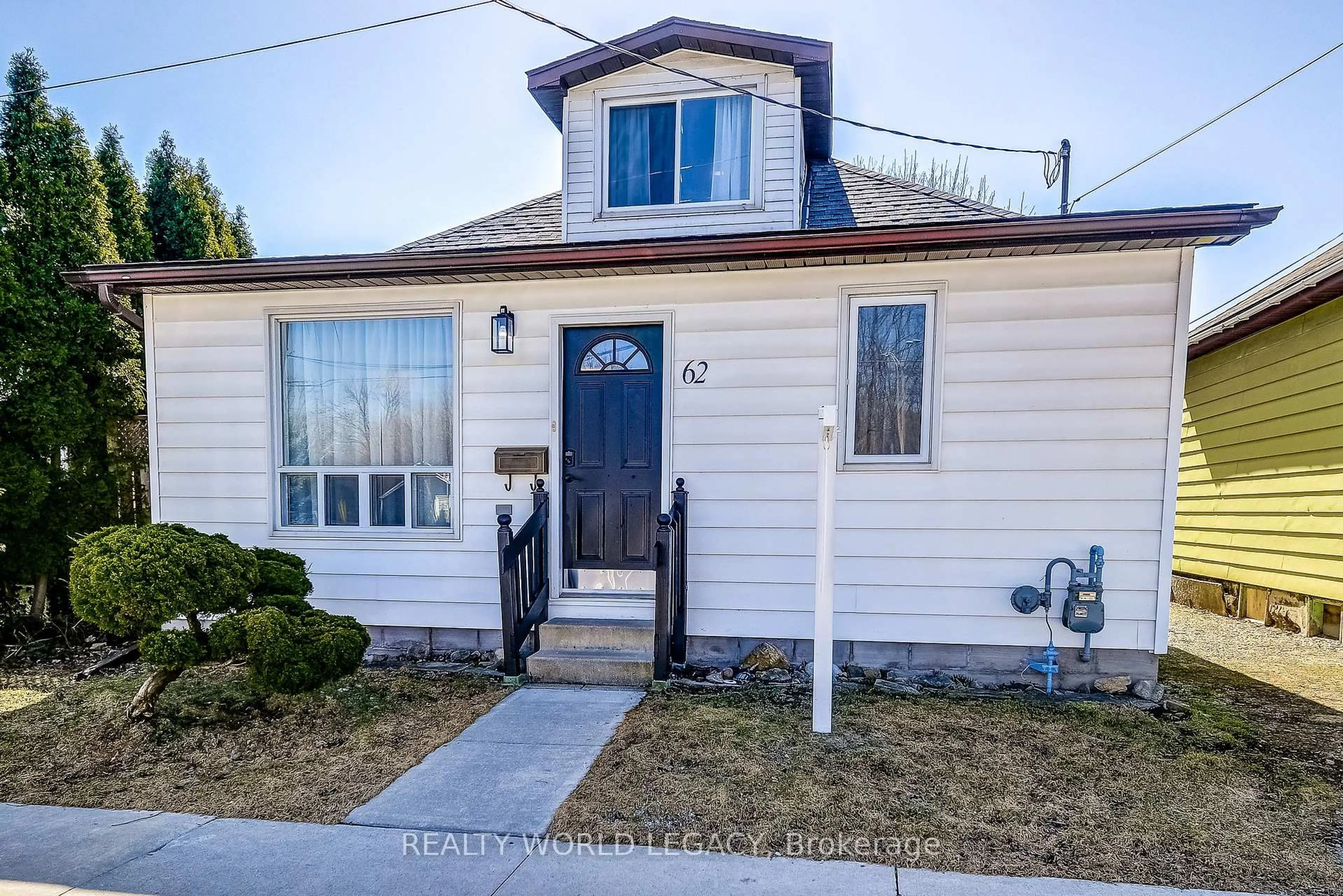 Home with vinyl exterior material, street for 62 Baldwin St, Hamilton Ontario L9H 1A8