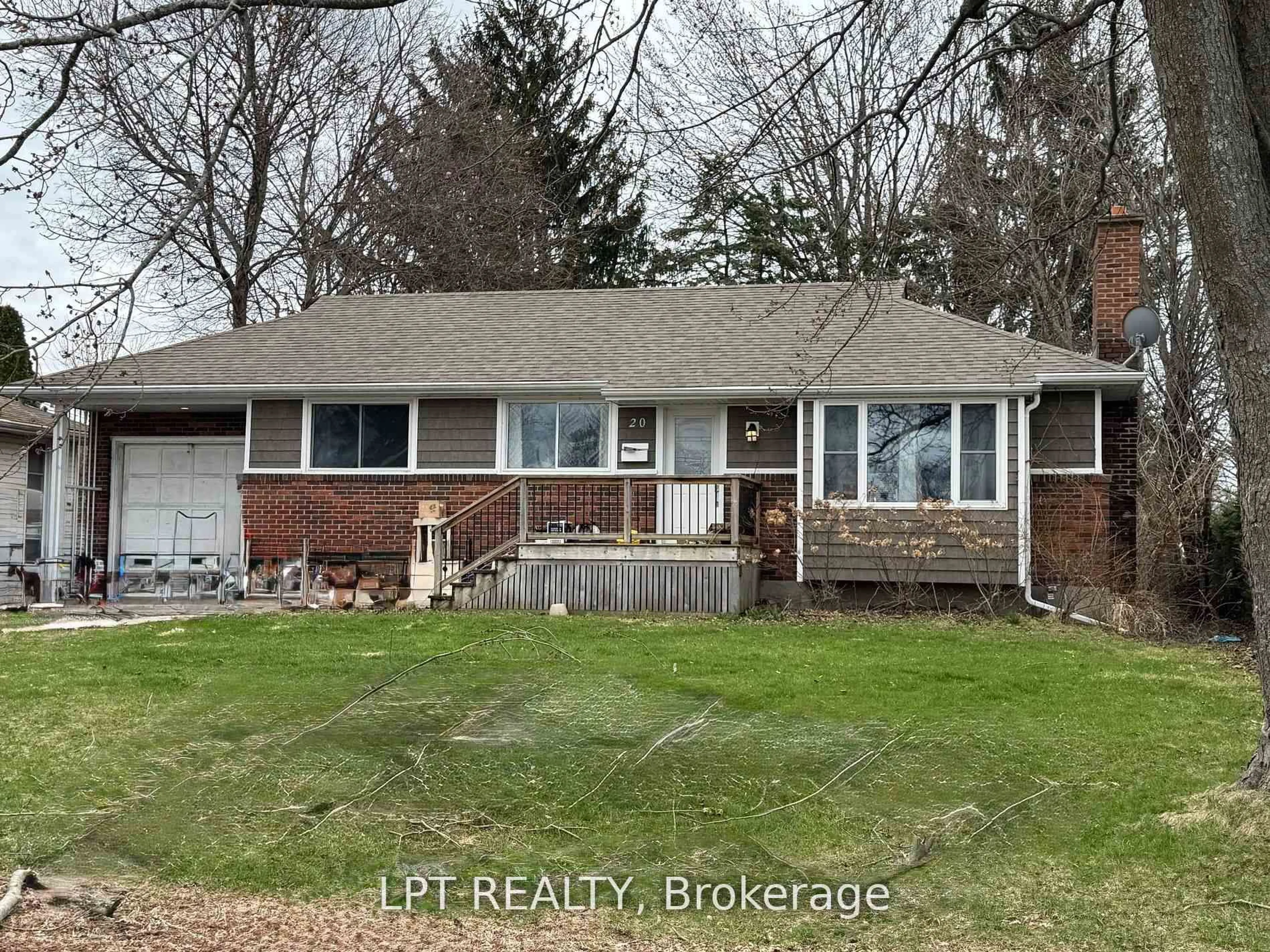 A pic from outside/outdoor area/front of a property/back of a property/a pic from drone, street for 20 Elizabeth Ave, Kingston Ontario K7M 3G8