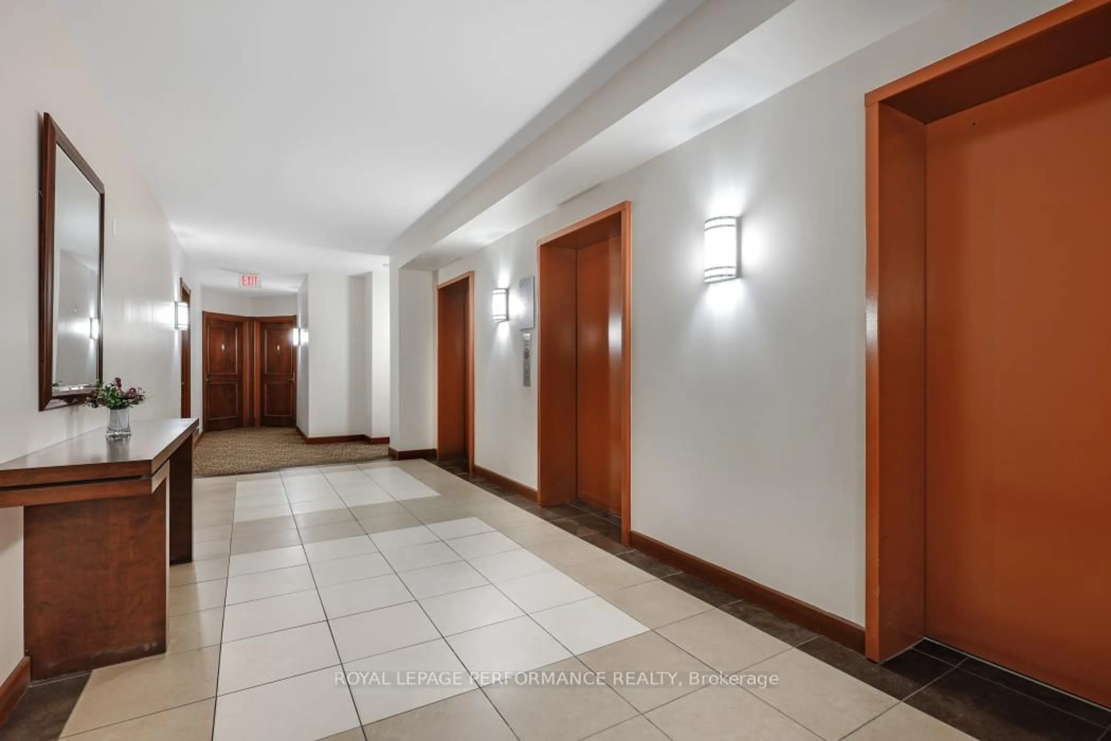 Lobby for 200 Rideau St #1003, Ottawa Ontario K1N 5Y1
