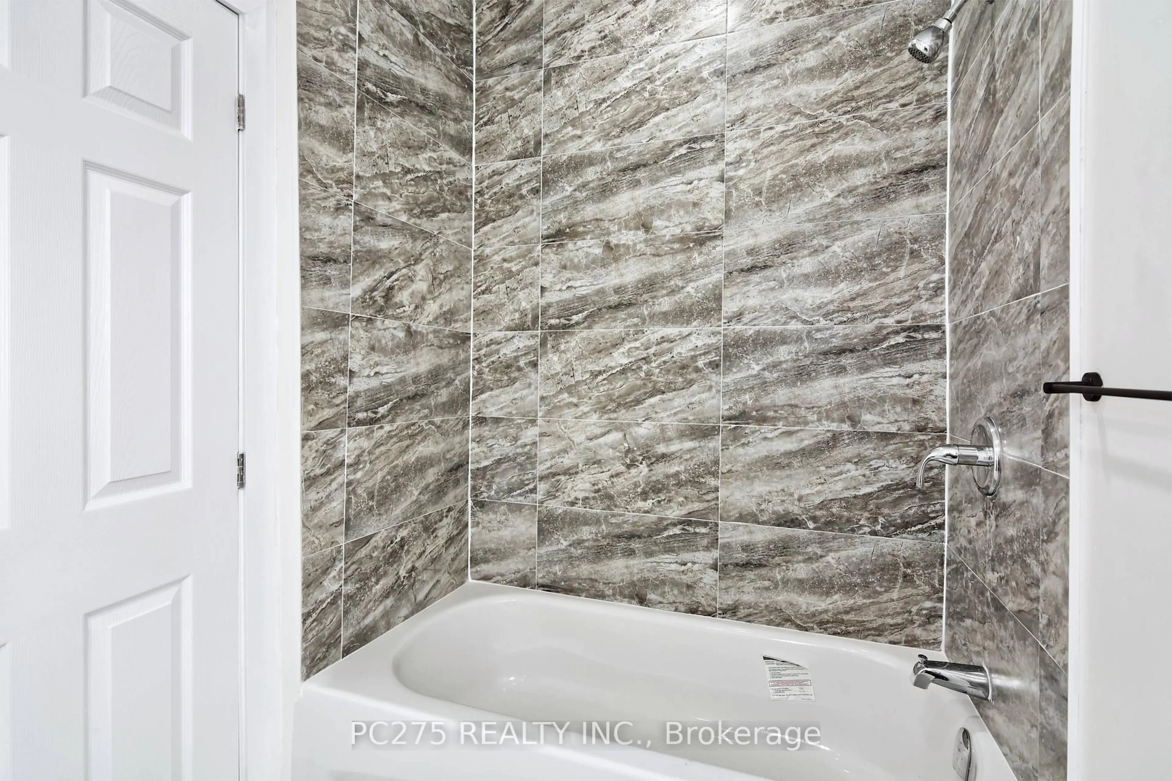 Contemporary bathroom, ceramic/tile floor for 272 Vidal St, Sarnia Ontario N7T 2T7