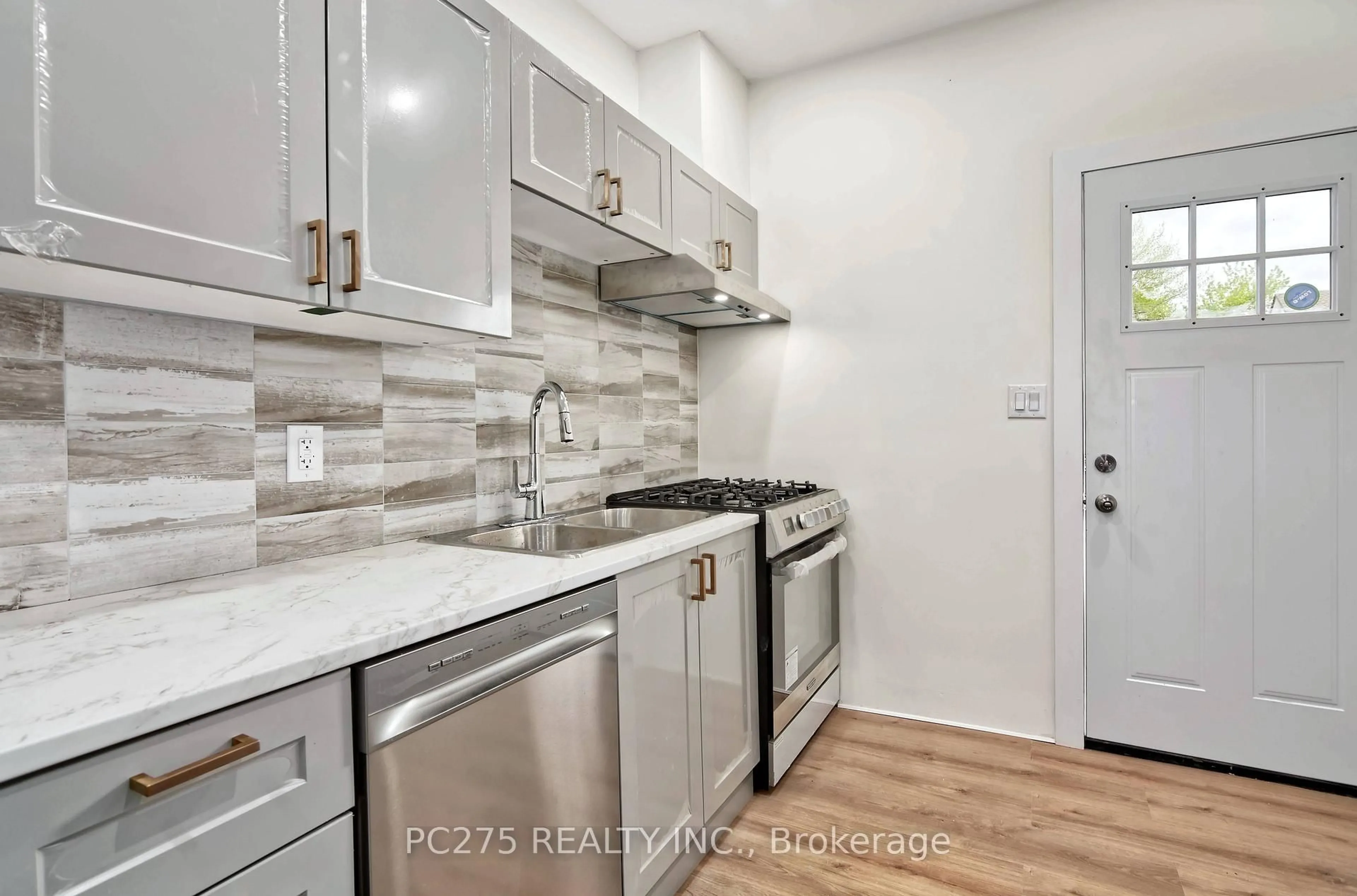 Standard kitchen, unknown for 272 Vidal St, Sarnia Ontario N7T 2T7