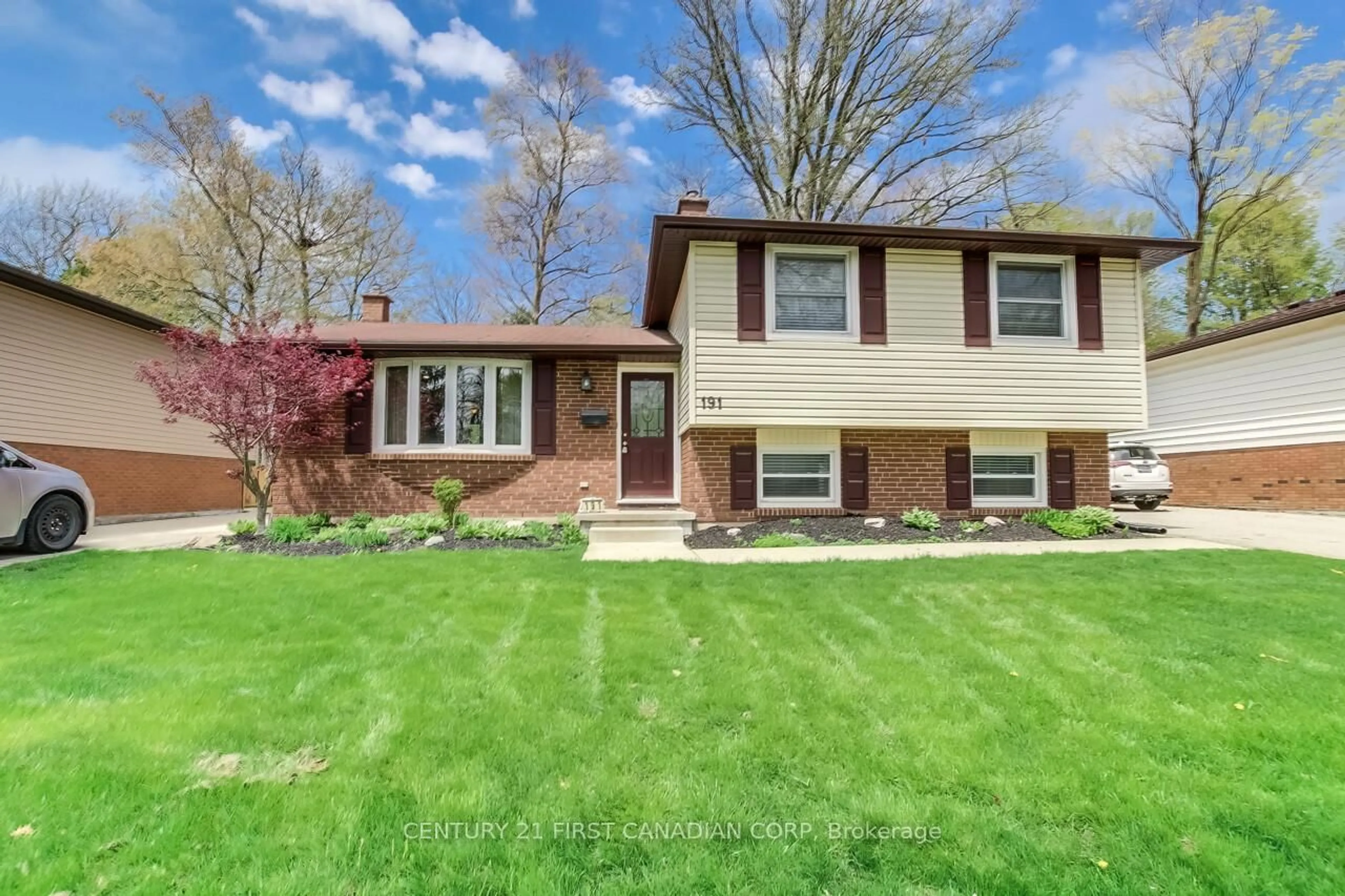 Home with vinyl exterior material, street for 191 Estella Rd, London South Ontario N6J 2G9
