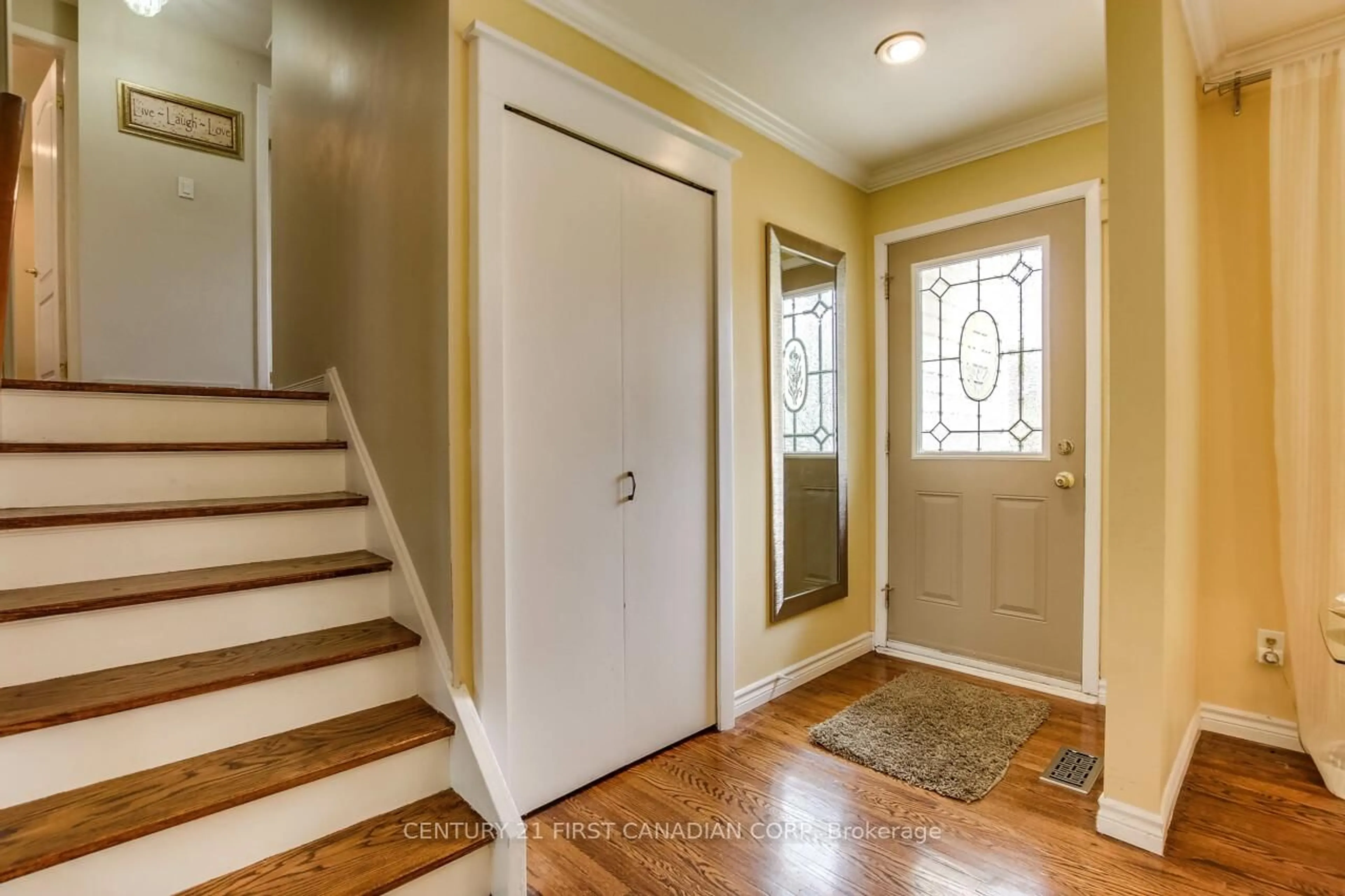 Indoor entryway for 191 Estella Rd, London South Ontario N6J 2G9