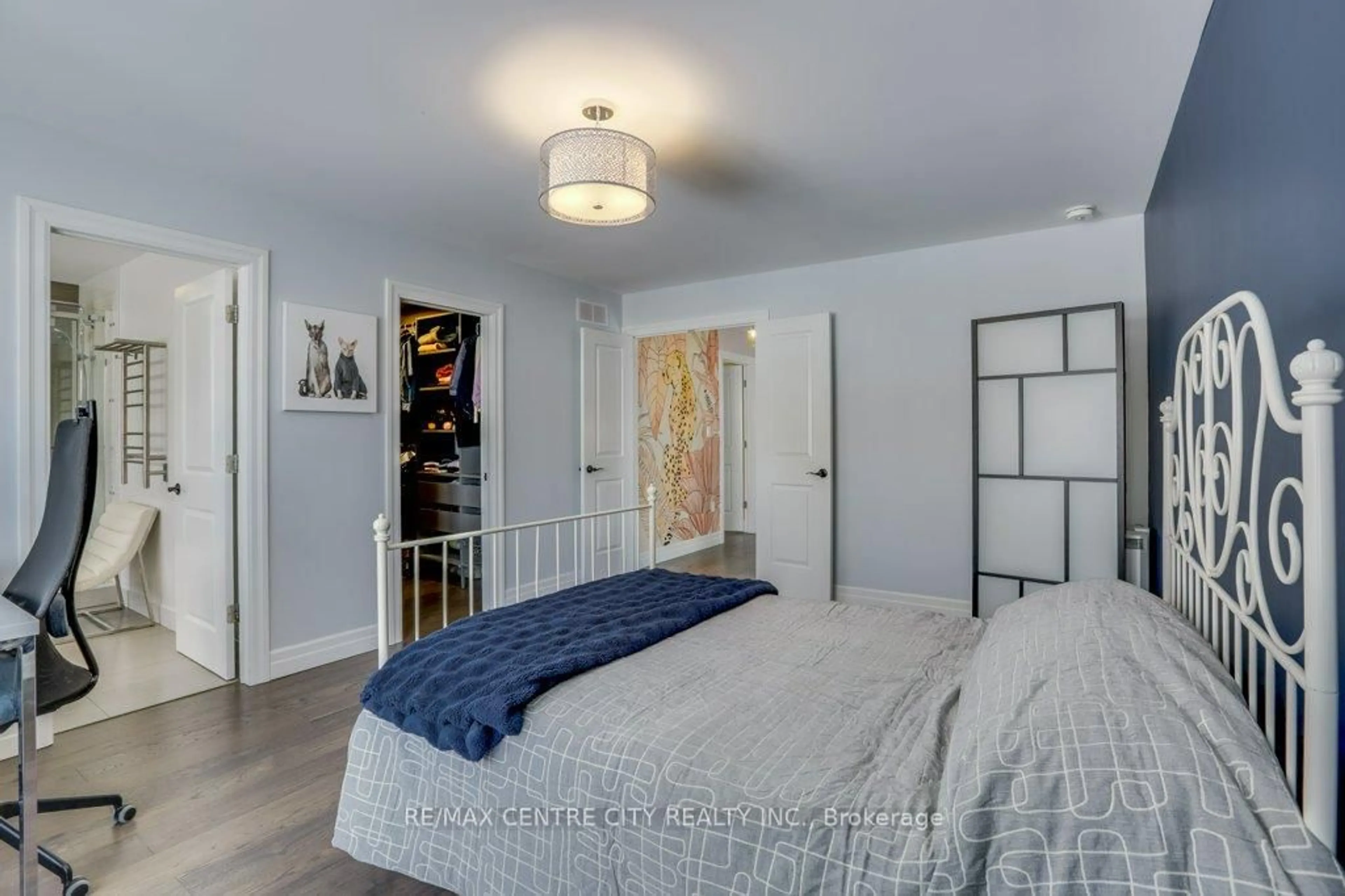 Bedroom with bed, unknown for 146 Victoria St, London East Ontario N6A 2B7
