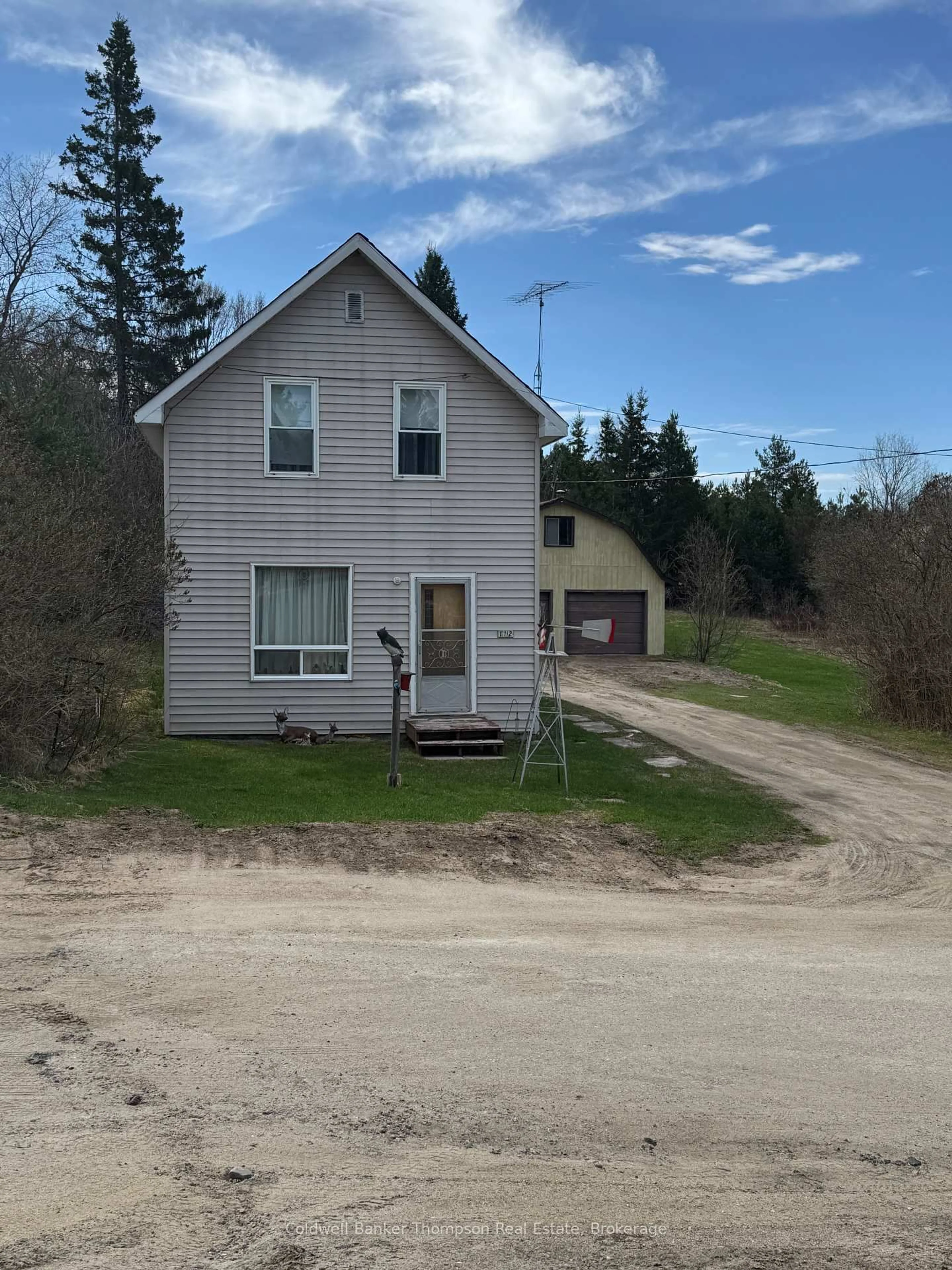 A pic from outside/outdoor area/front of a property/back of a property/a pic from drone, building for 112 Queen St, Burk's Falls Ontario P0A 1C0
