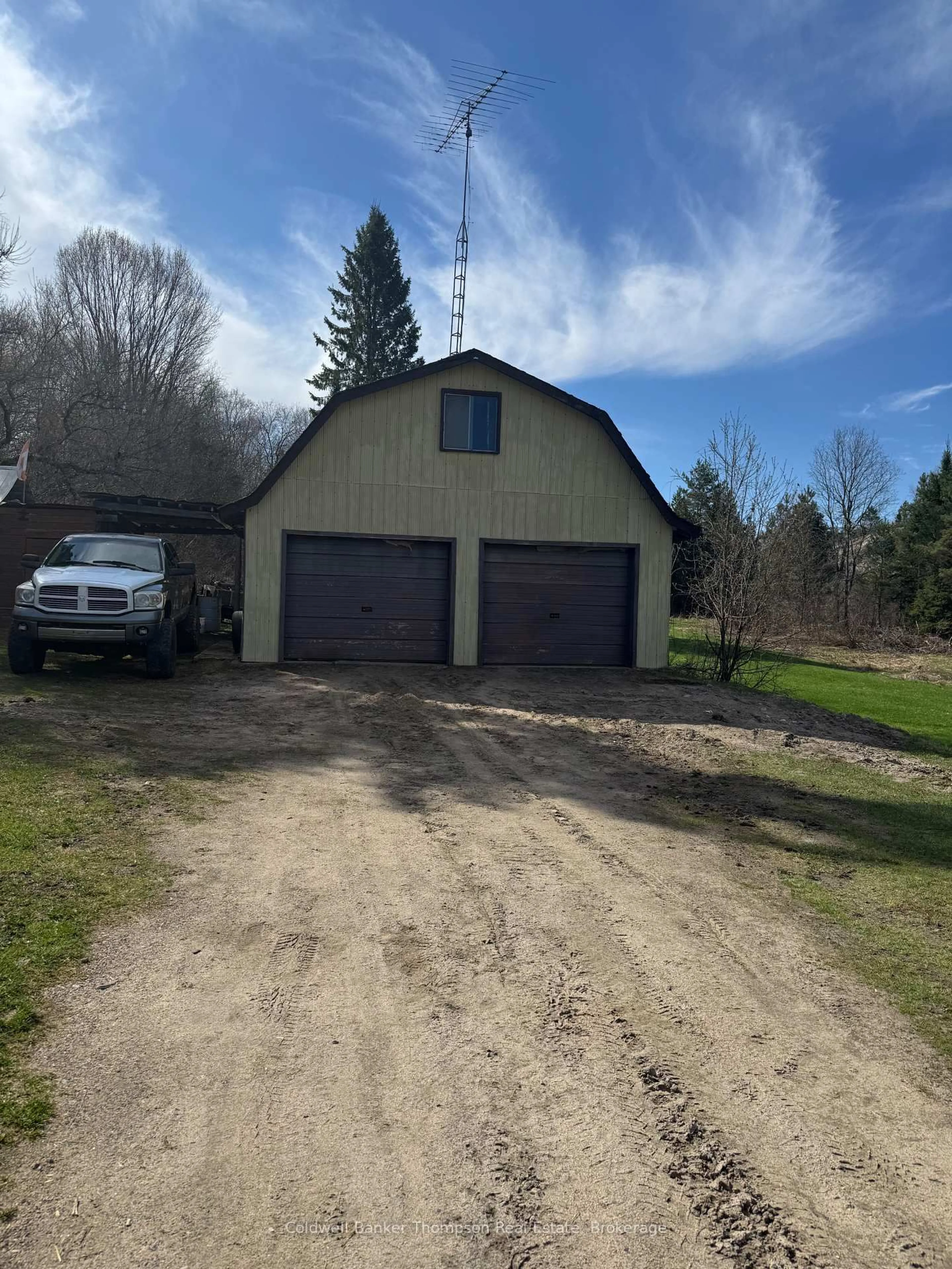 Indoor garage for 112 Queen St, Burk's Falls Ontario P0A 1C0