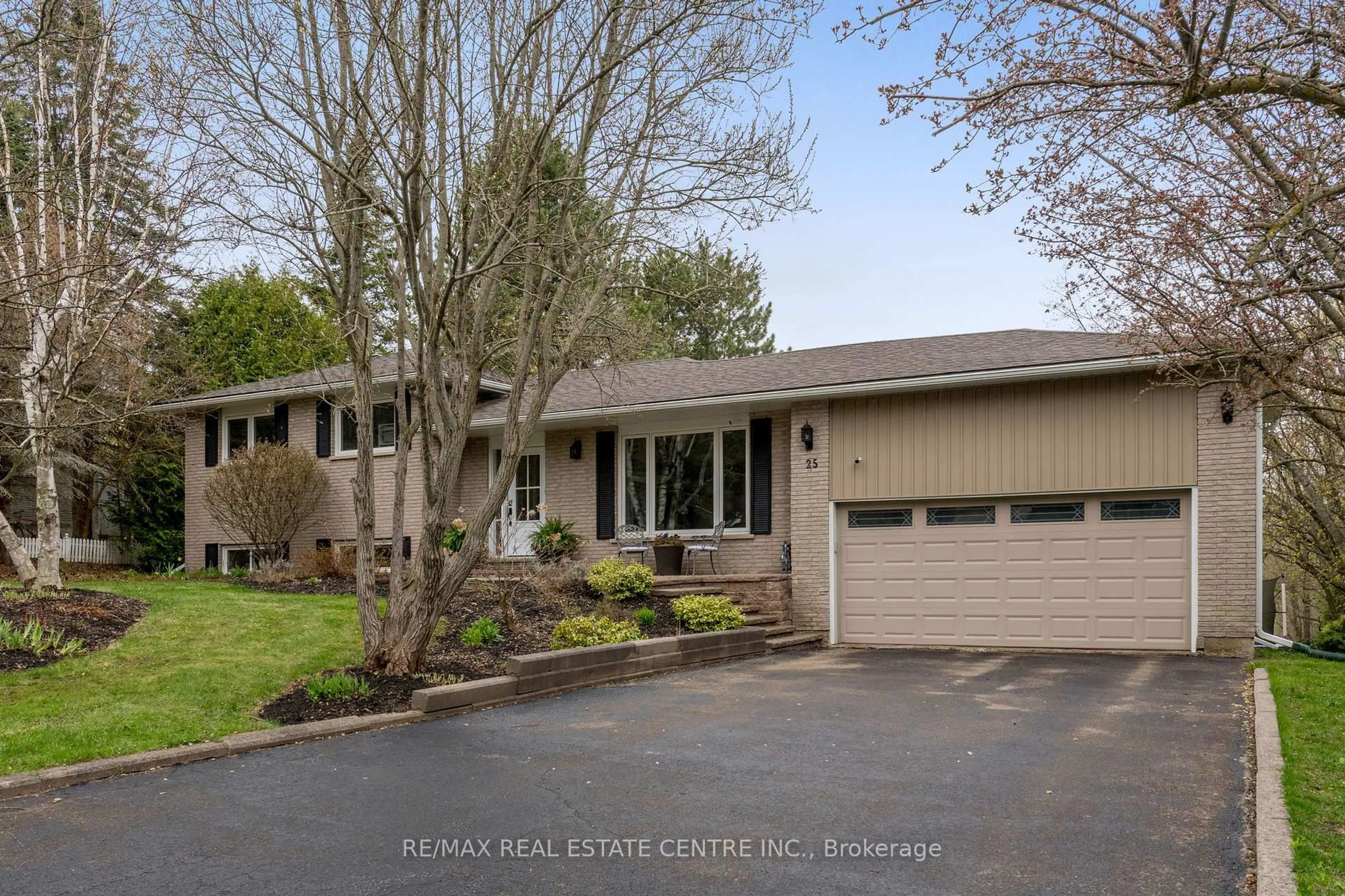 Home with vinyl exterior material, water/lake/river/ocean view for 25 Erin Heights Dr, Erin Ontario N0B 1T0