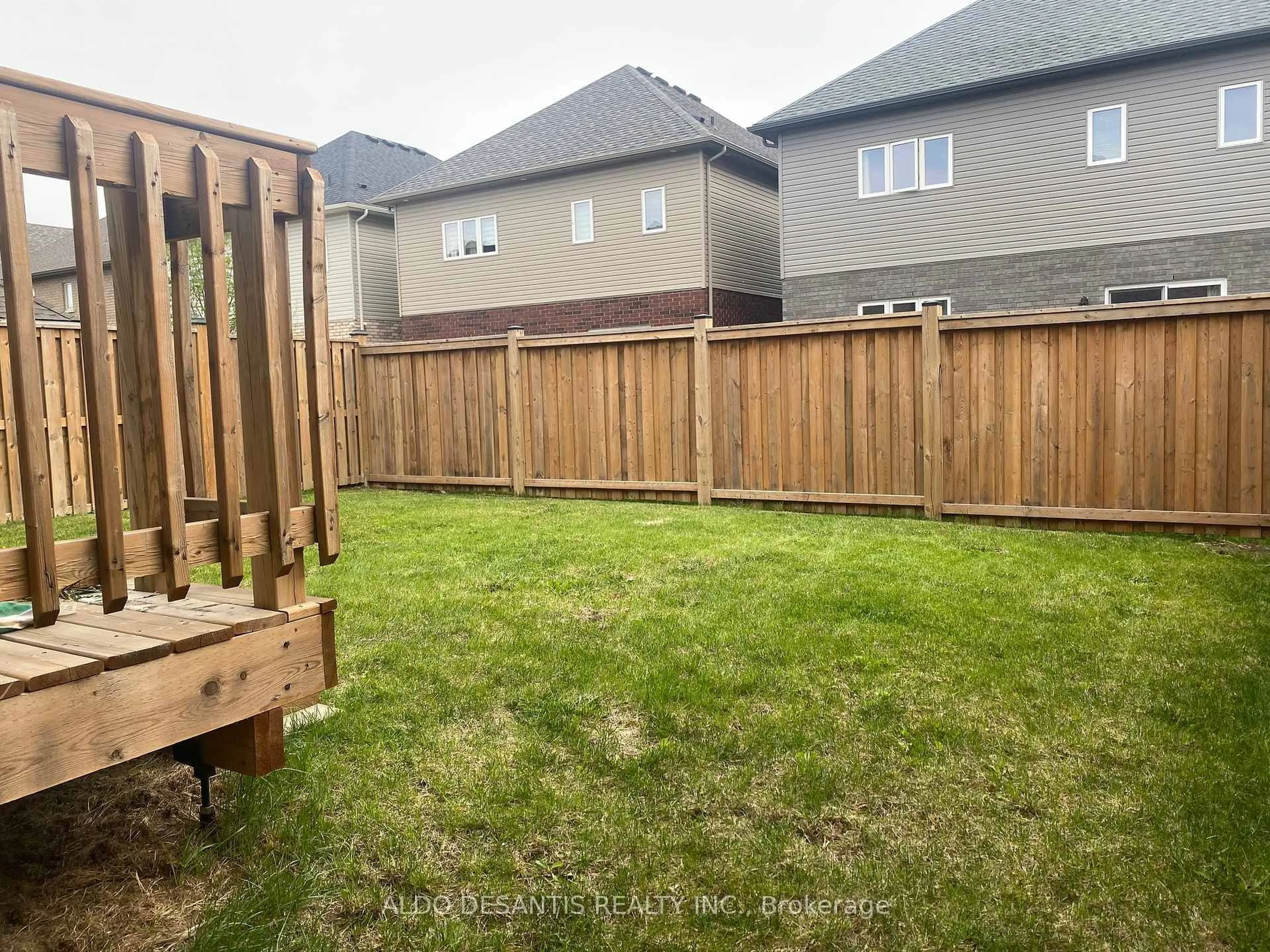 Patio, street for 278 Dalgleish Tr, Hamilton Ontario L0R 1P0