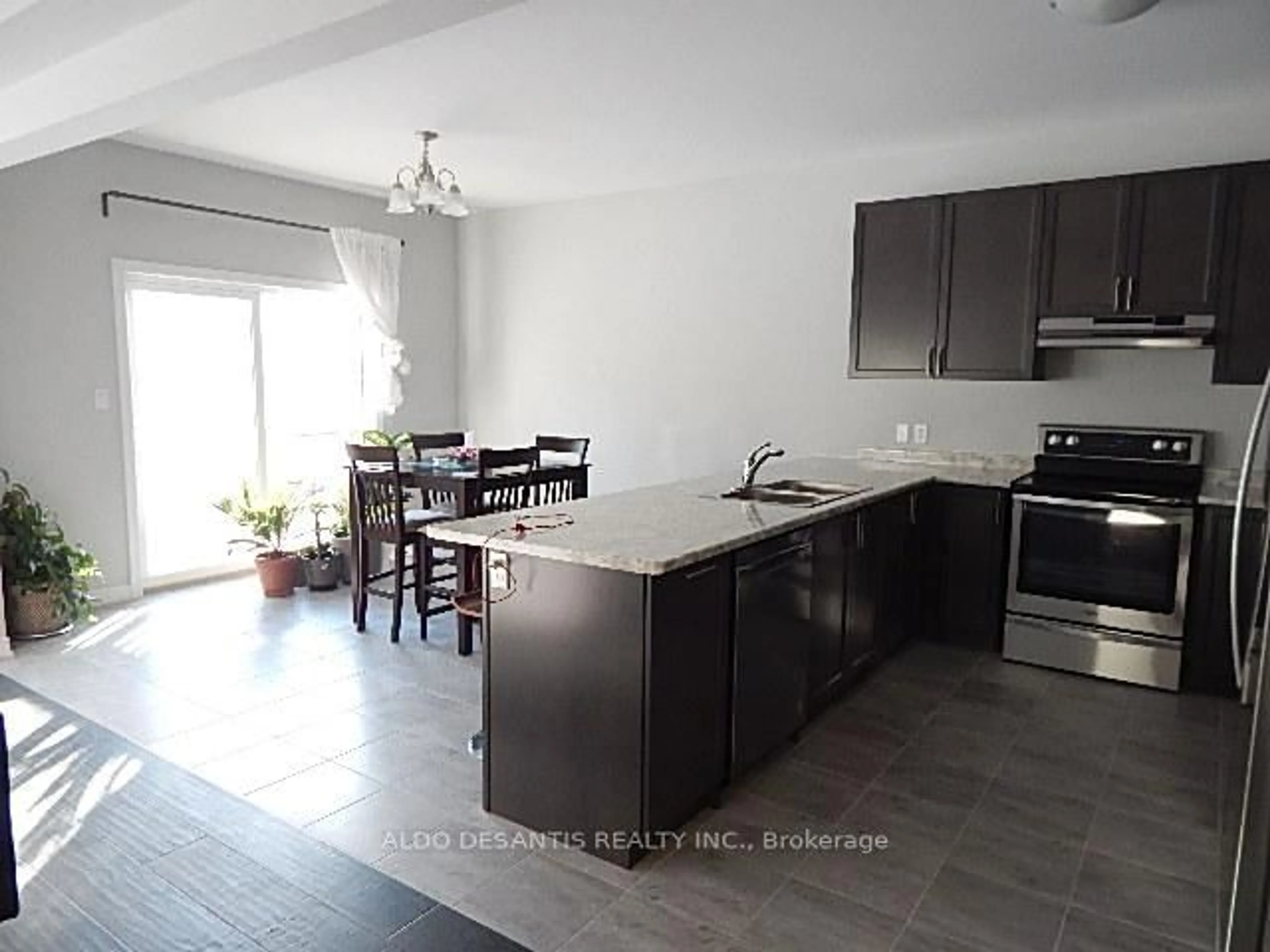 Open concept kitchen, ceramic/tile floor for 278 Dalgleish Tr, Hamilton Ontario L0R 1P0