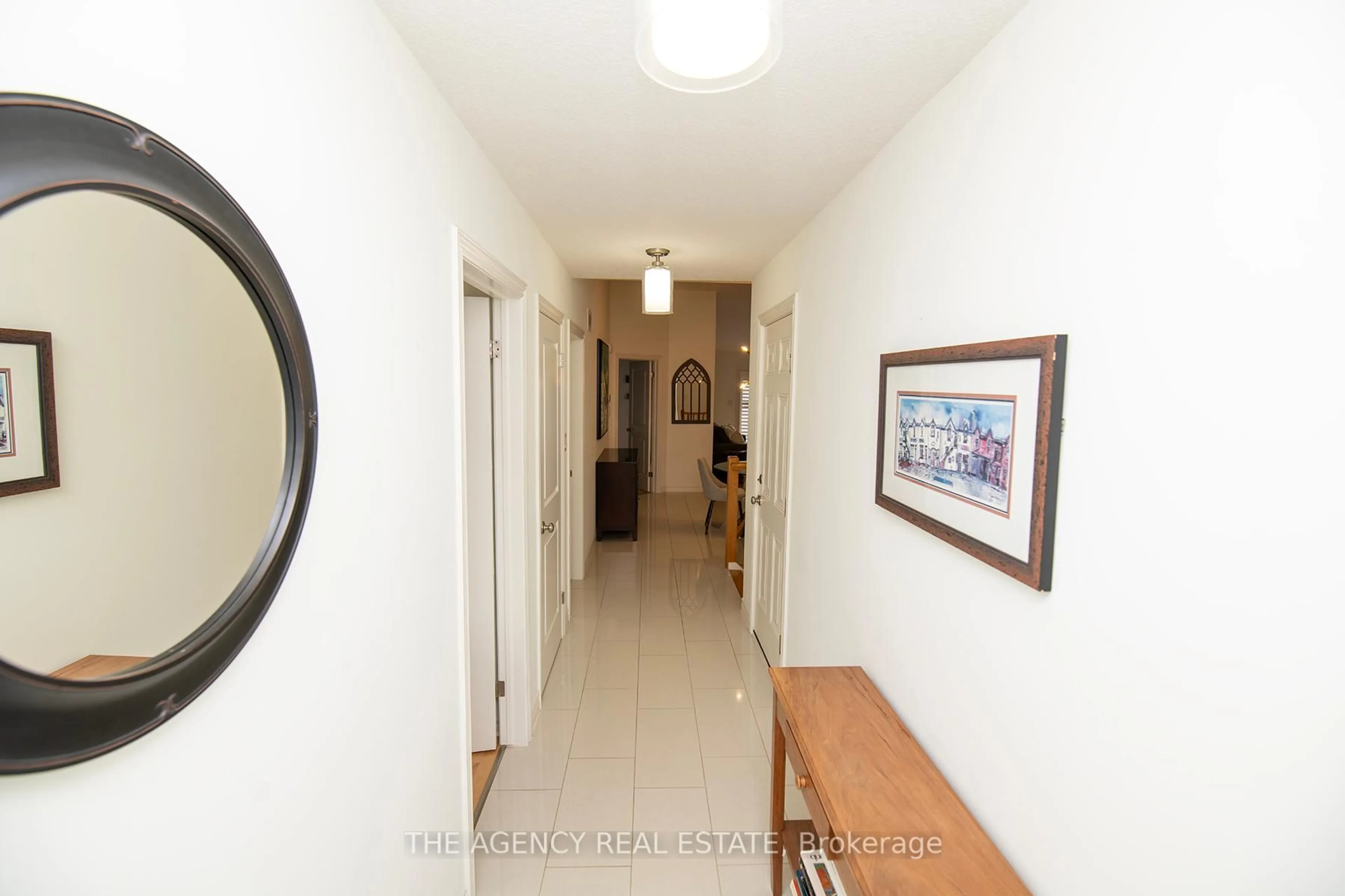 Indoor foyer for 765 Killarney Rd #92, London North Ontario N5X 0H6