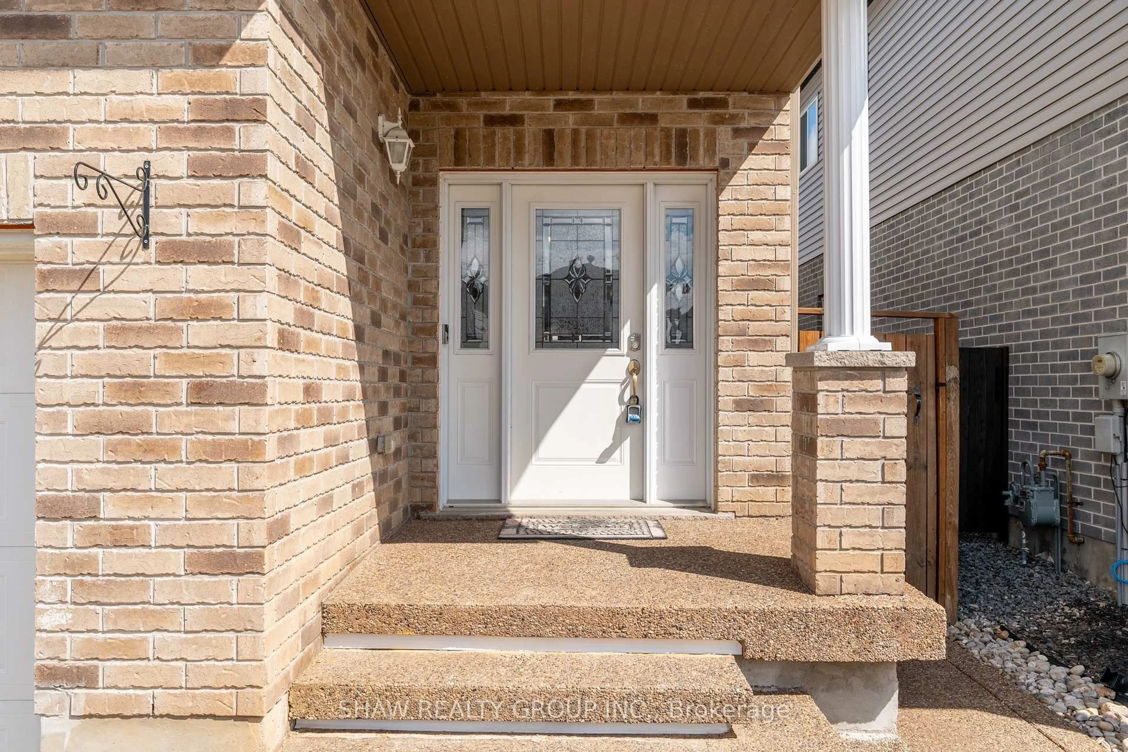 Indoor entryway for 212 Birkinshaw Rd, Cambridge Ontario N1P 0C1