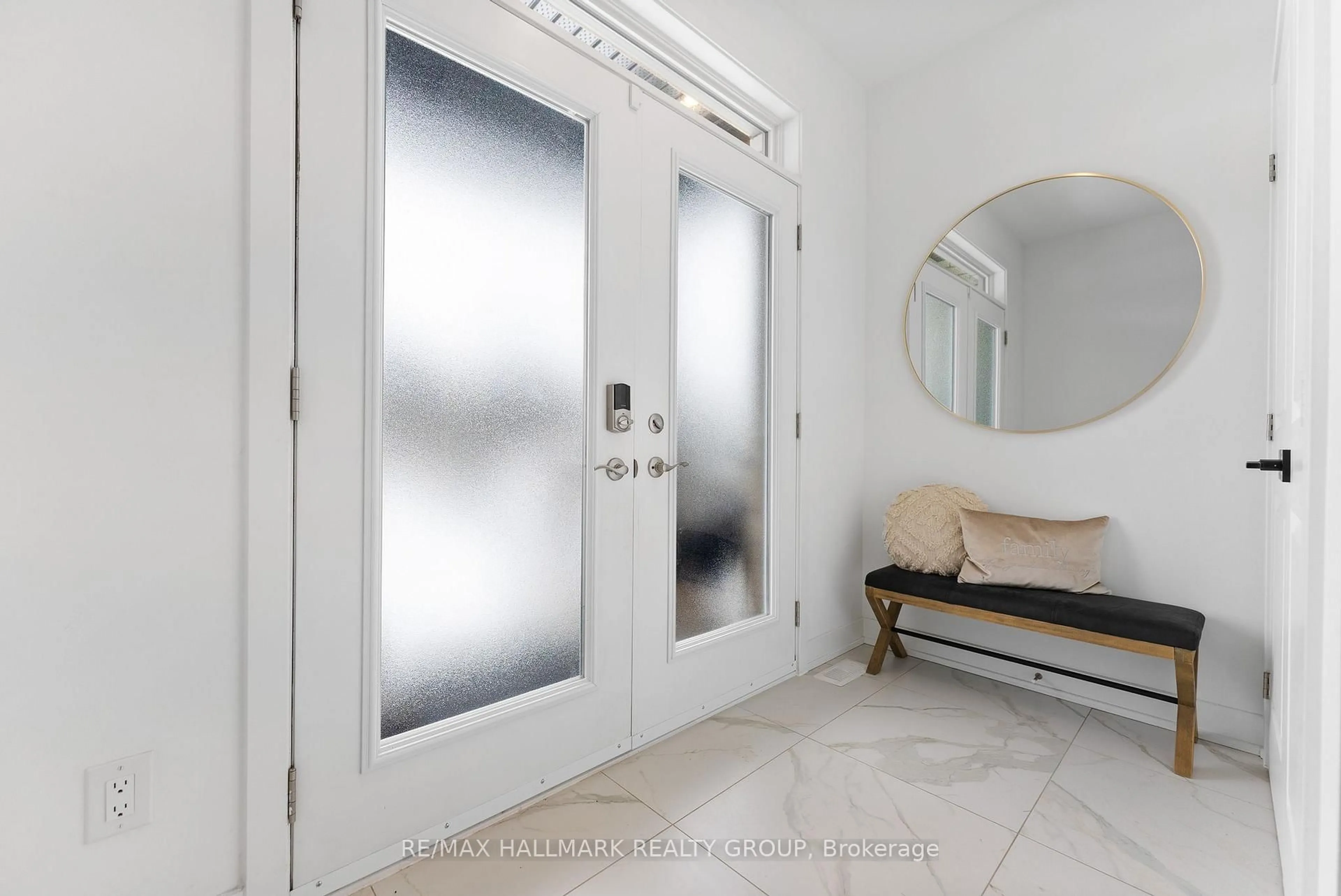 Indoor entryway for 52 Big Dipper St, Ottawa Ontario K4M 0L7
