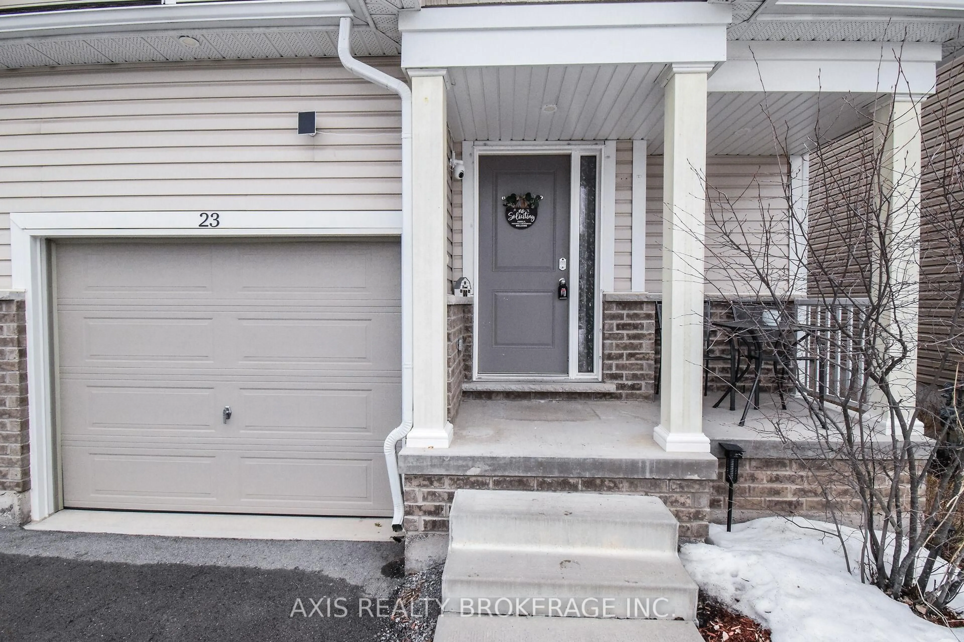 Indoor entryway for 60 Canterbury Dr #23, St. Catharines Ontario L2P 3M8