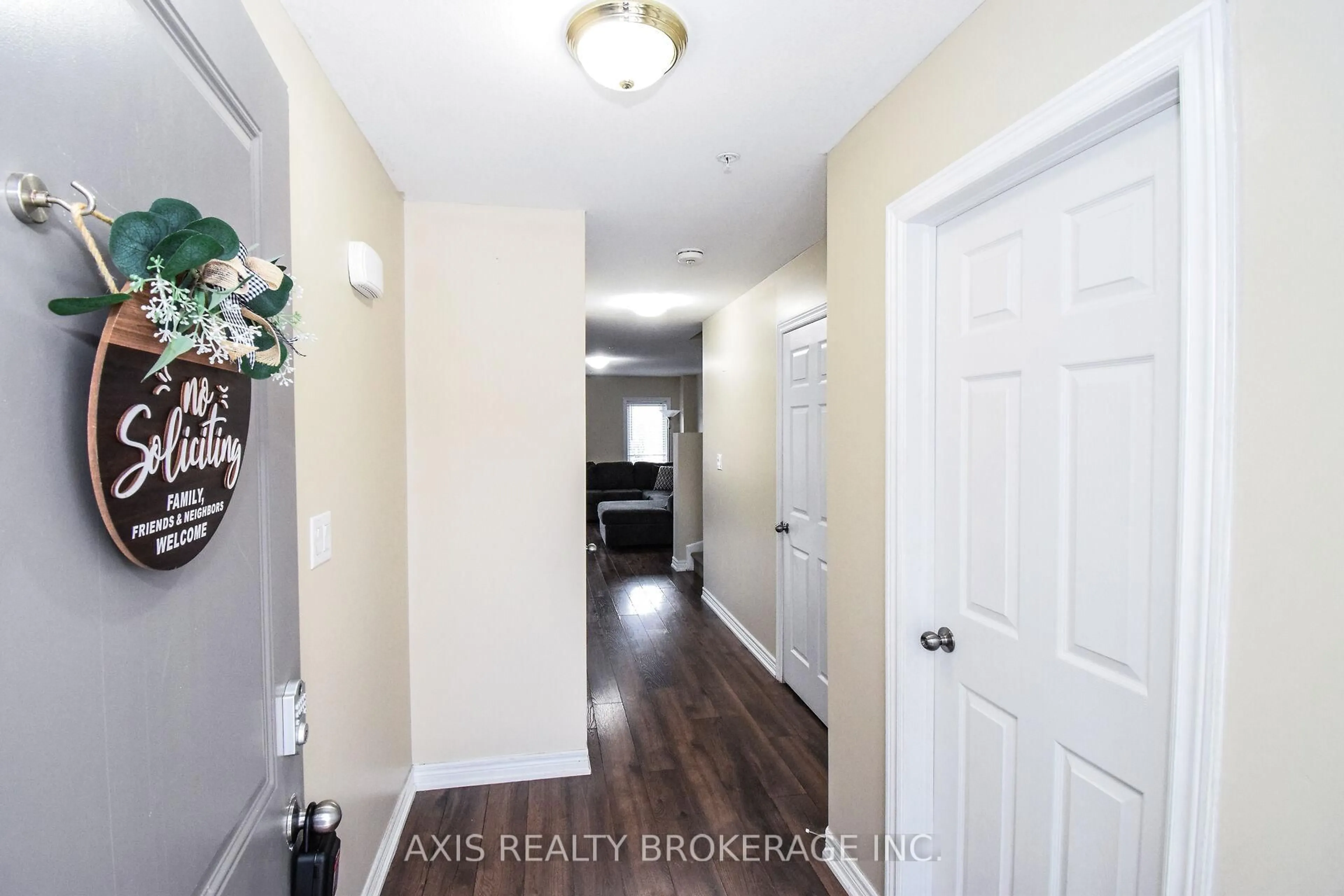 Indoor entryway for 60 Canterbury Dr #23, St. Catharines Ontario L2P 3M8
