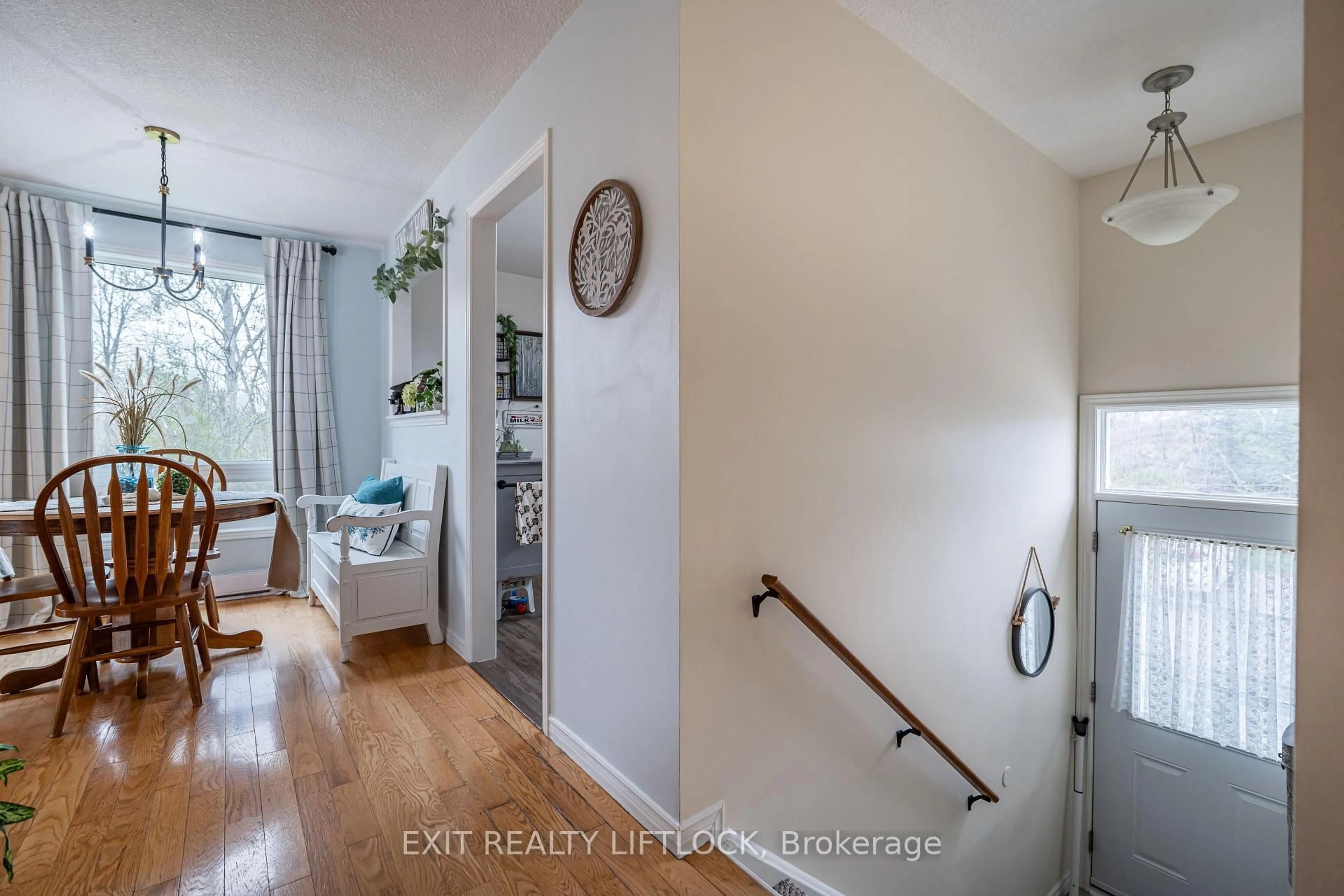 Indoor entryway for 107 Rita Cres #D, Kawartha Lakes Ontario K0L 2W0