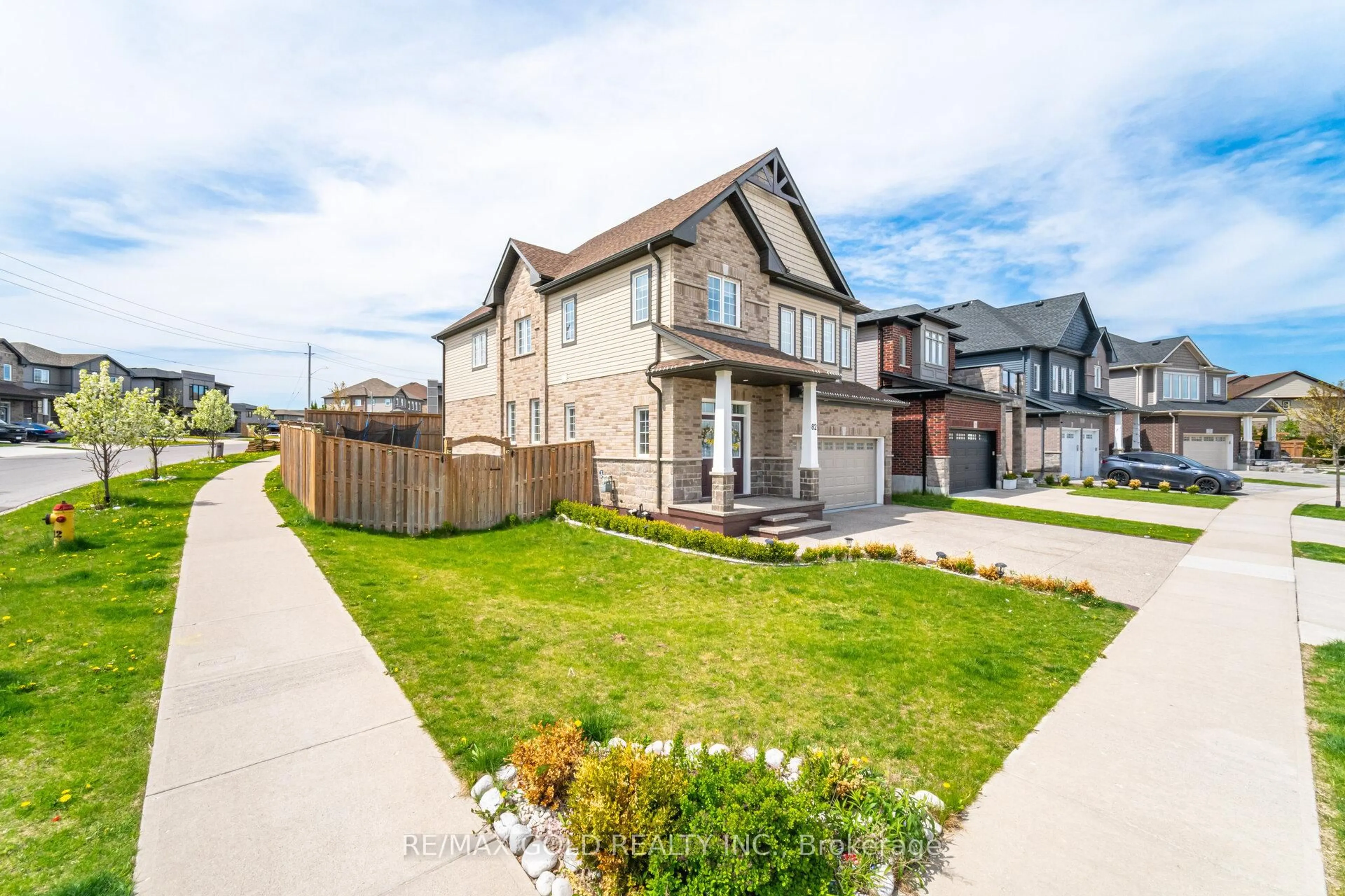 A pic from outside/outdoor area/front of a property/back of a property/a pic from drone, street for 82 Castlebay St, Kitchener Ontario N2R 1W6