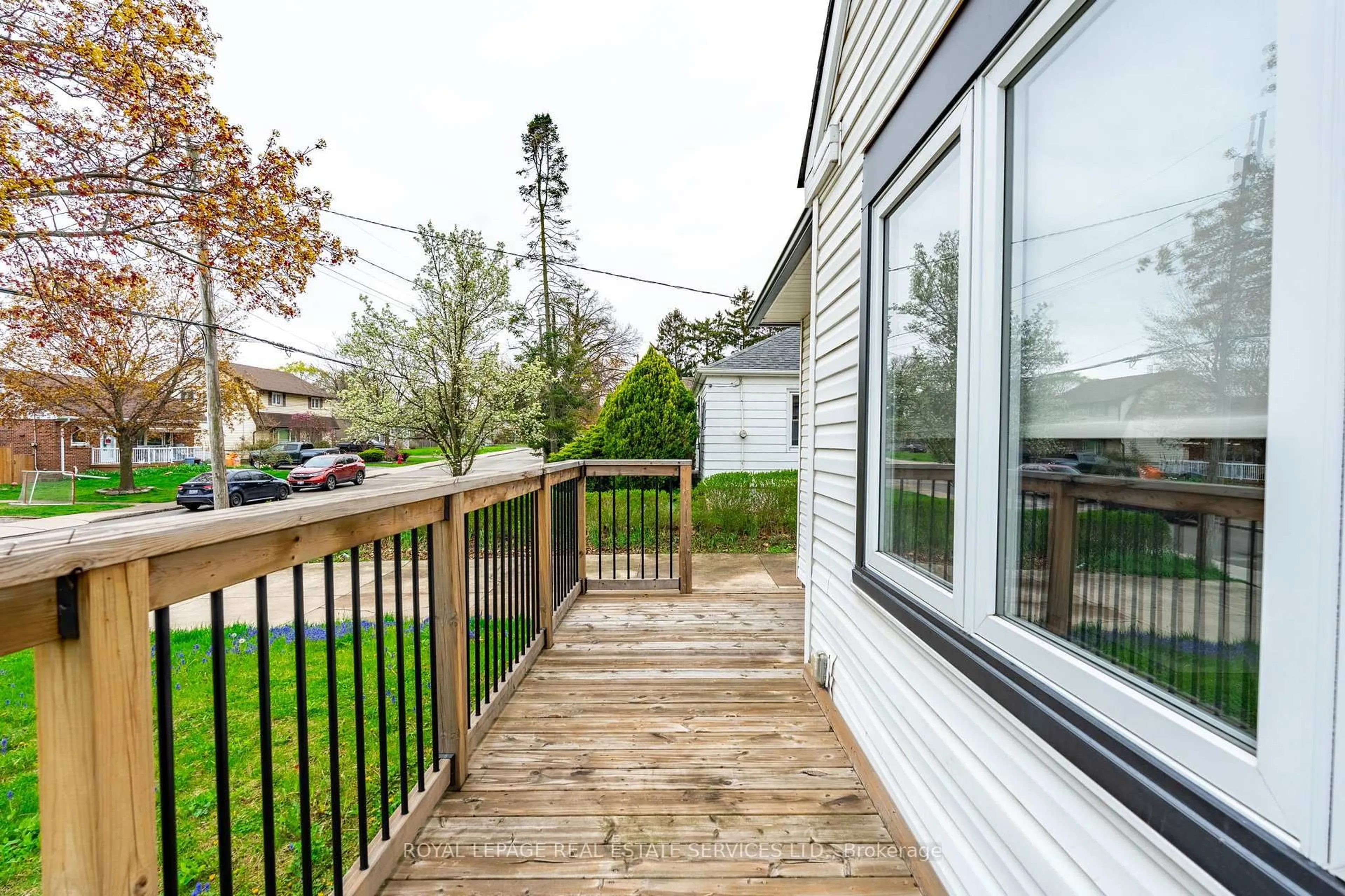 Patio, street for 182 Cloverdale Ave, Hamilton Ontario L8K 4M3
