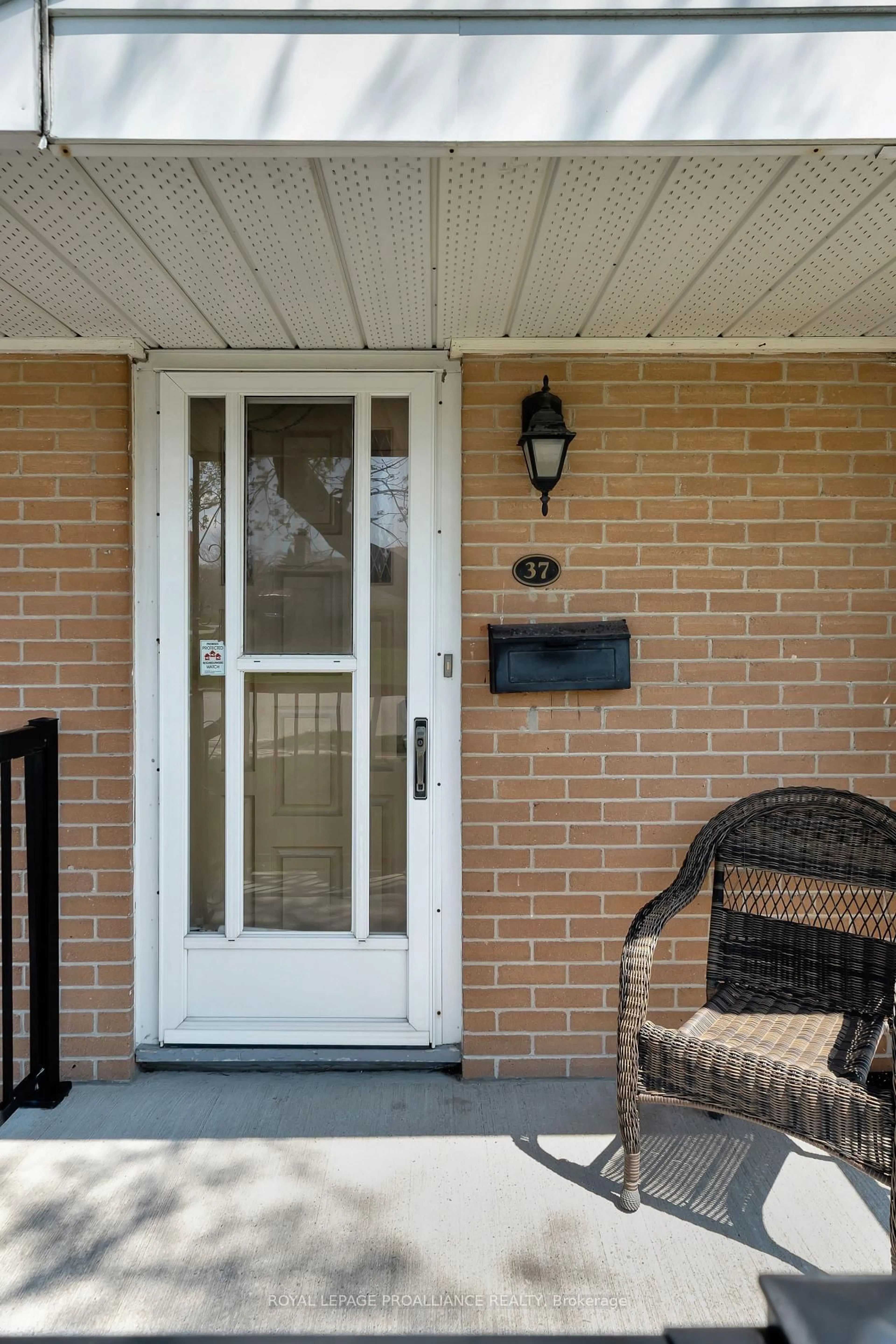 Indoor entryway for 37 Fourth Ave, Quinte West Ontario K8V 5N5