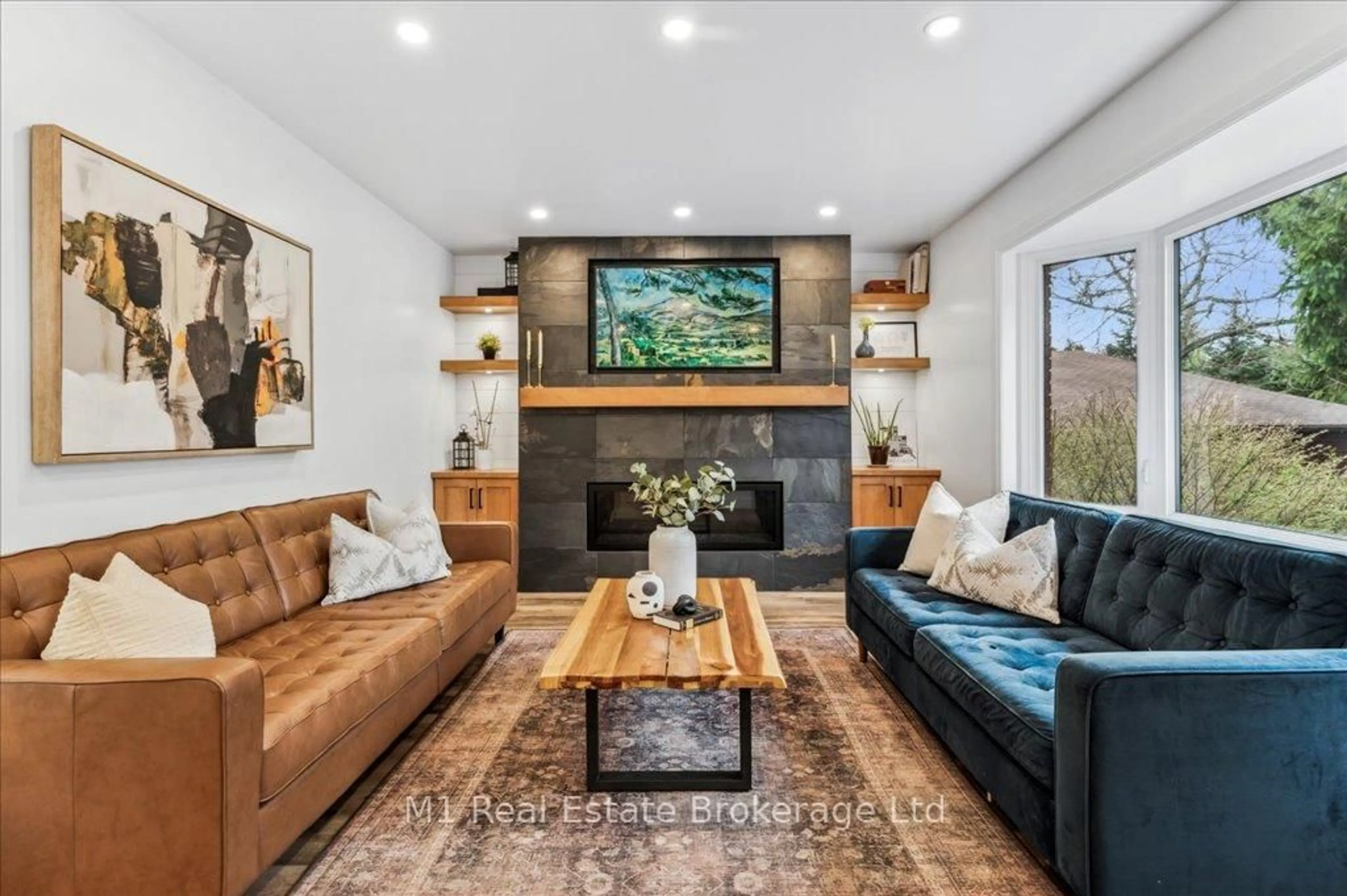 Living room with furniture, unknown for 37 18 Sdrd, Centre Wellington Ontario N1M 2W3