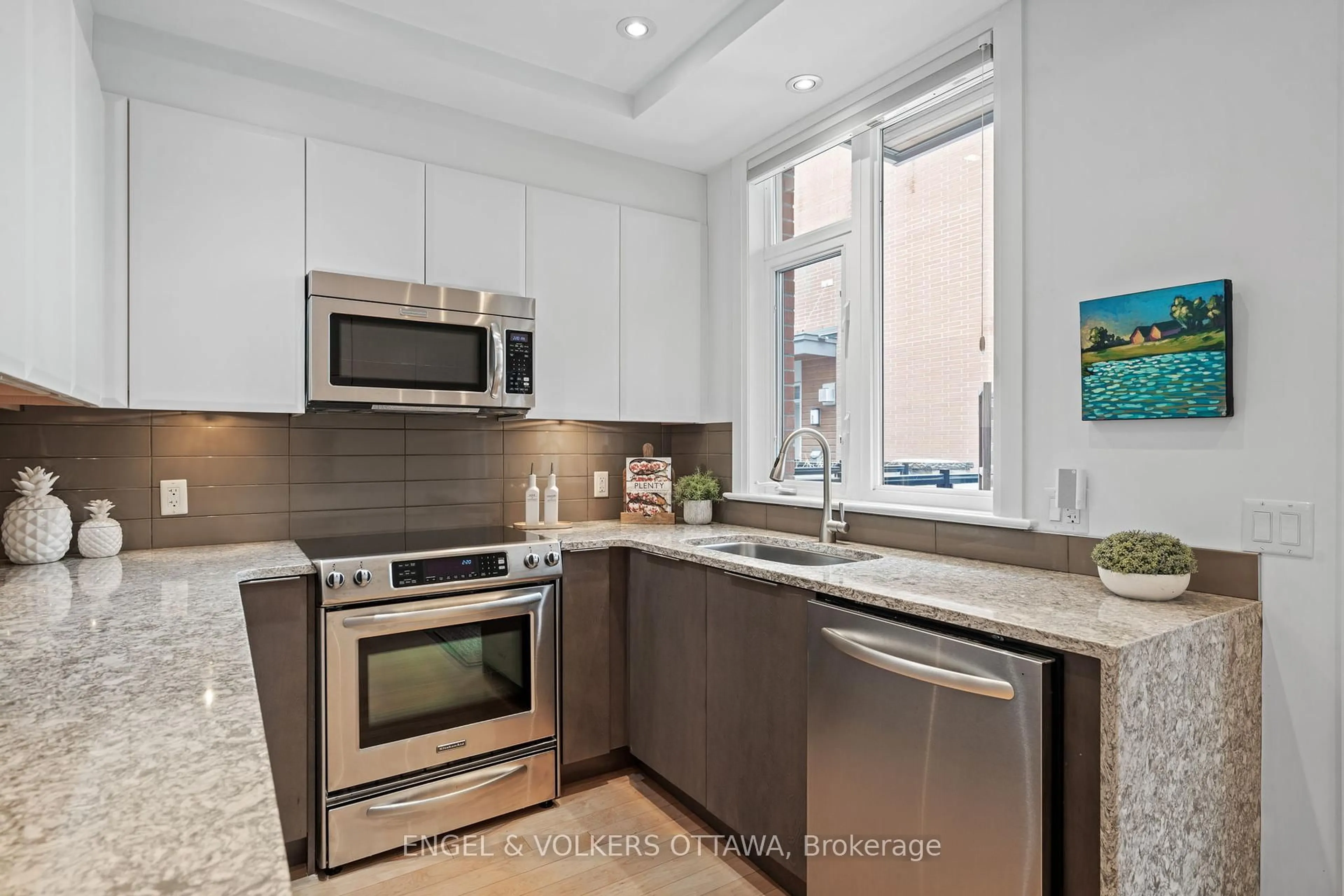 Unknown for 453 Edison Ave, Ottawa Ontario K2A 1S5