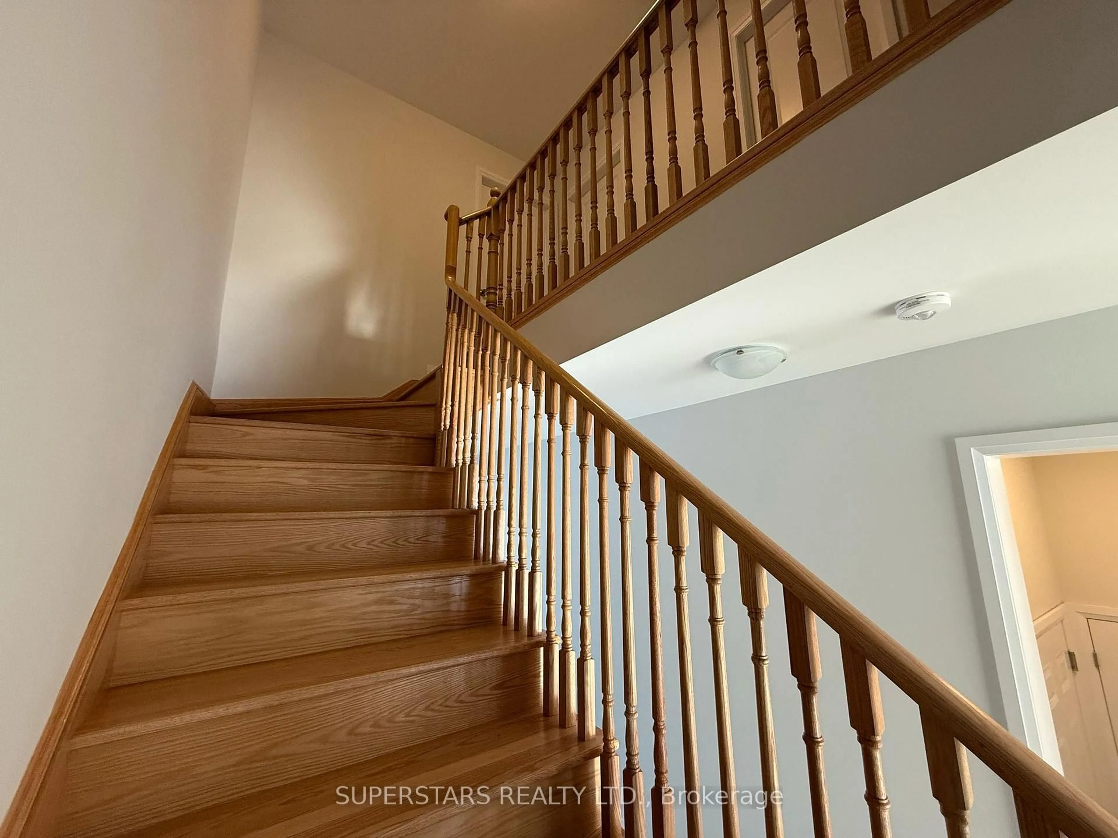 Stairs for 5 Keenan St, Kawartha Lakes Ontario K9V 6A1
