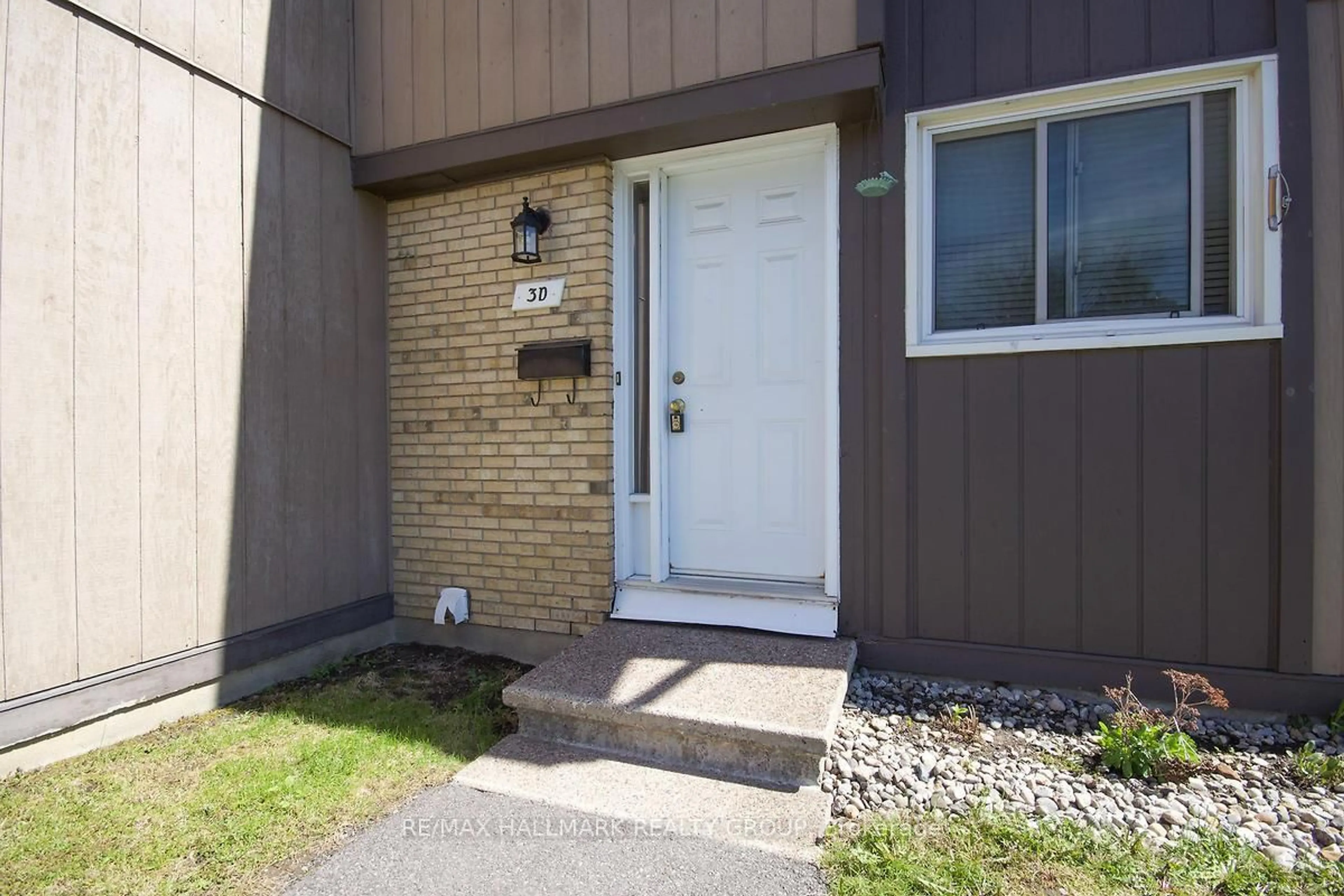 Indoor entryway for 3 Spring Grove Lane #D, Barrhaven Ontario K2J 2C5