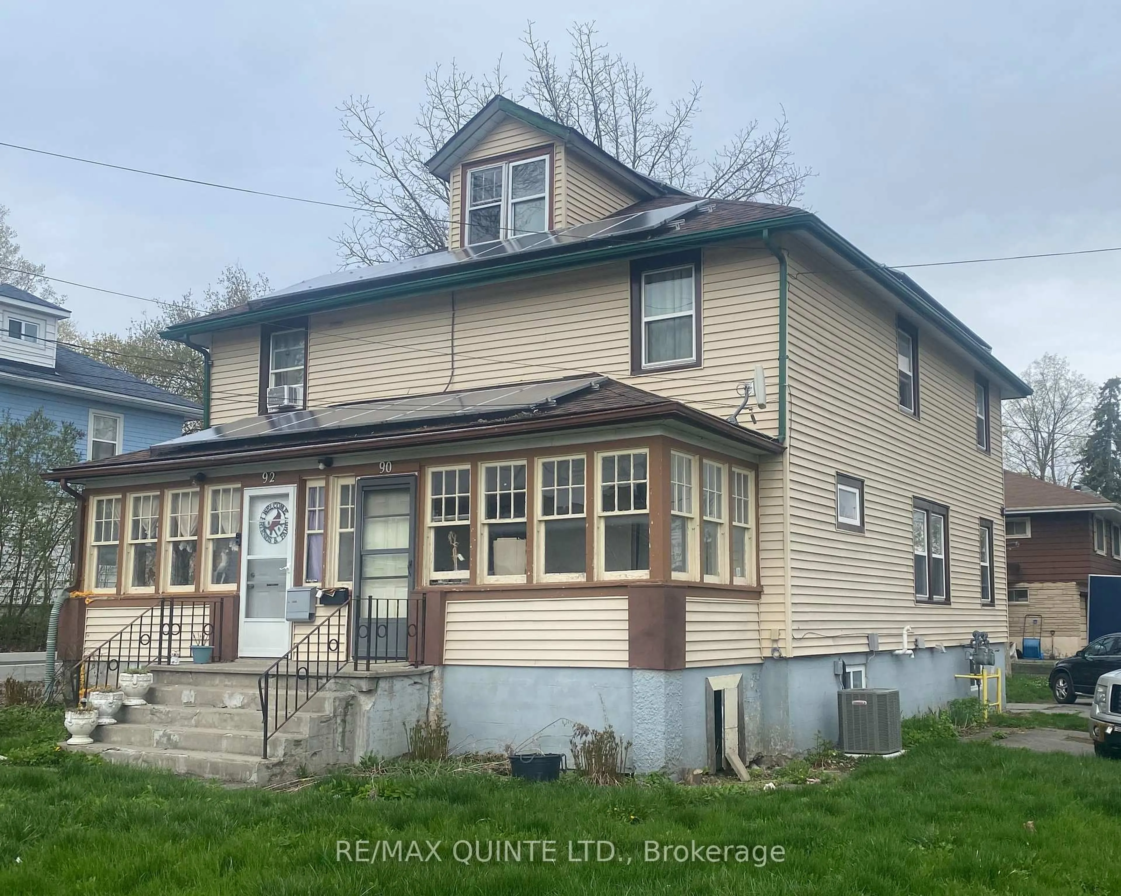 Home with vinyl exterior material, building for 90 Shuter St, Quinte West Ontario K8V 1M1