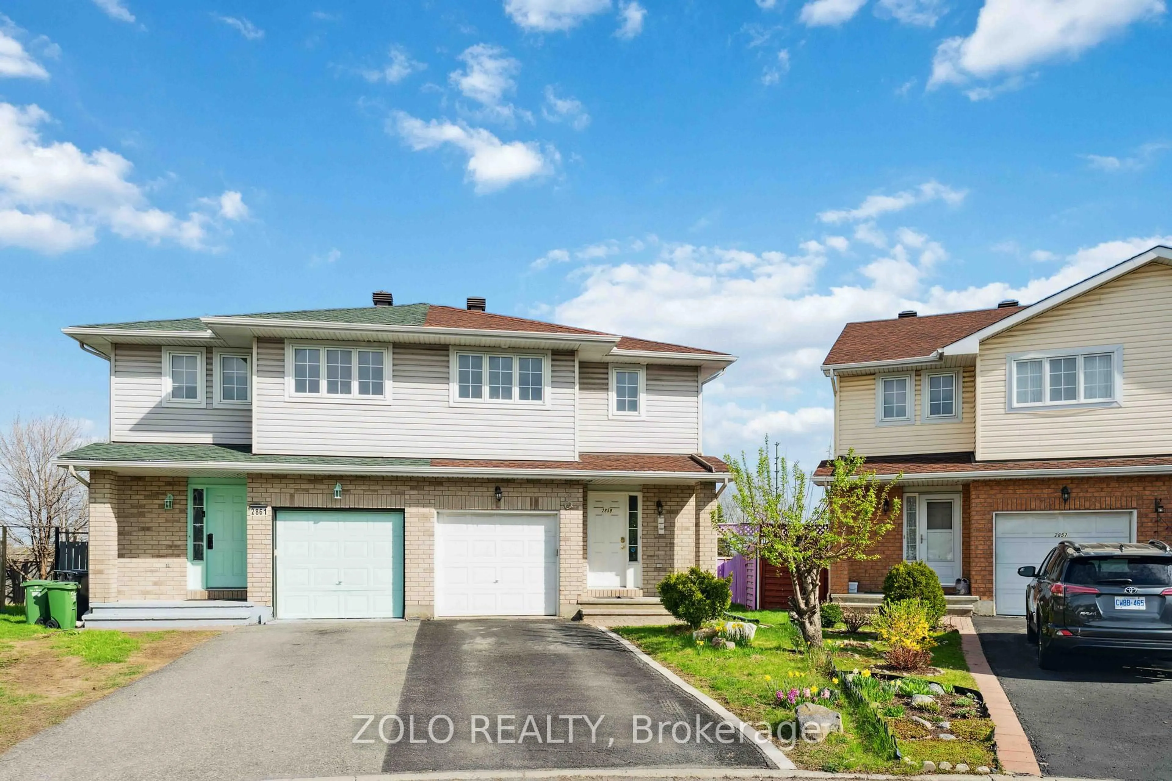 A pic from outside/outdoor area/front of a property/back of a property/a pic from drone, street for 2859 Millstream Way, Ottawa Ontario K1T 4A3