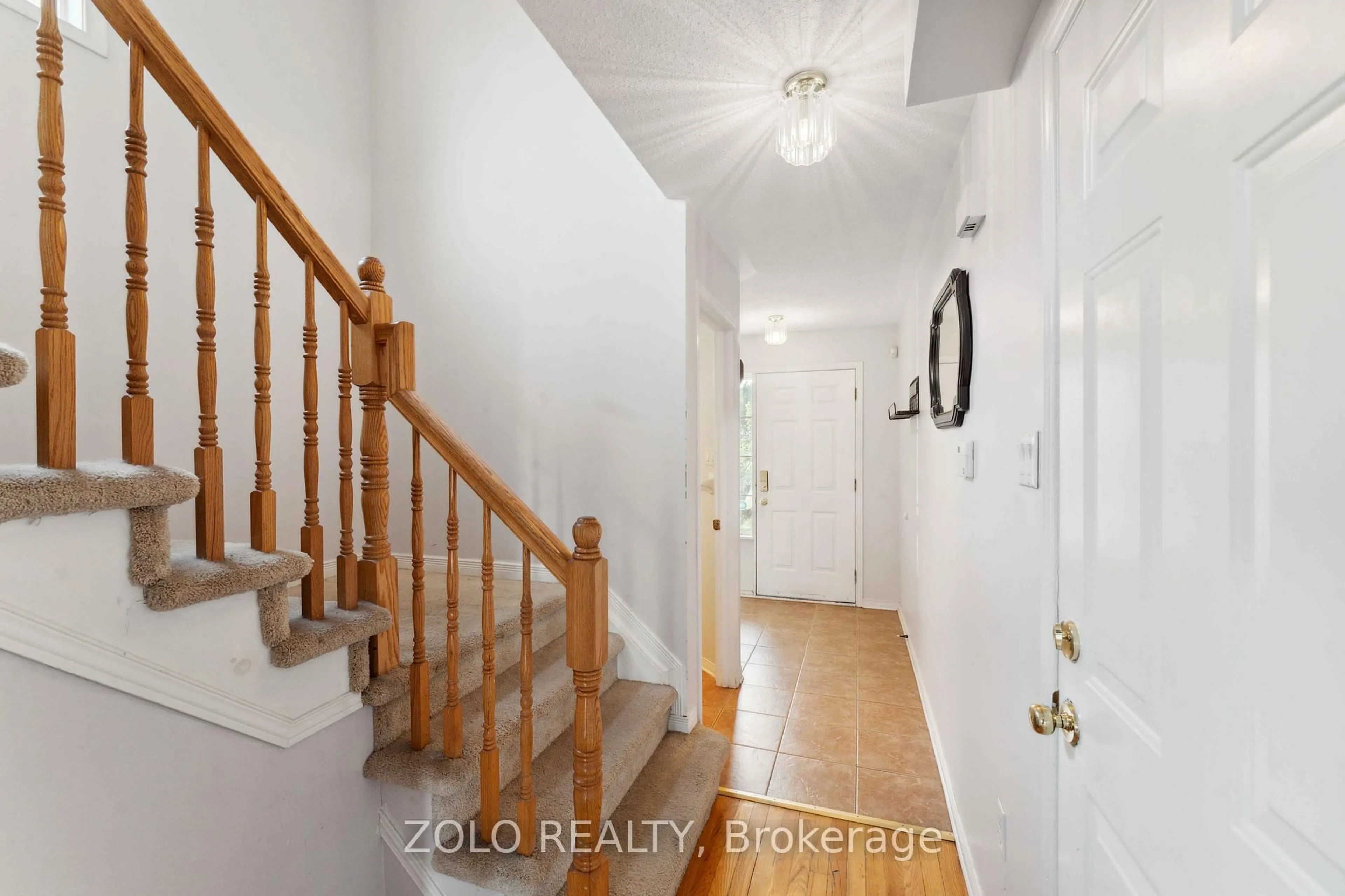 Indoor entryway for 2859 Millstream Way, Ottawa Ontario K1T 4A3