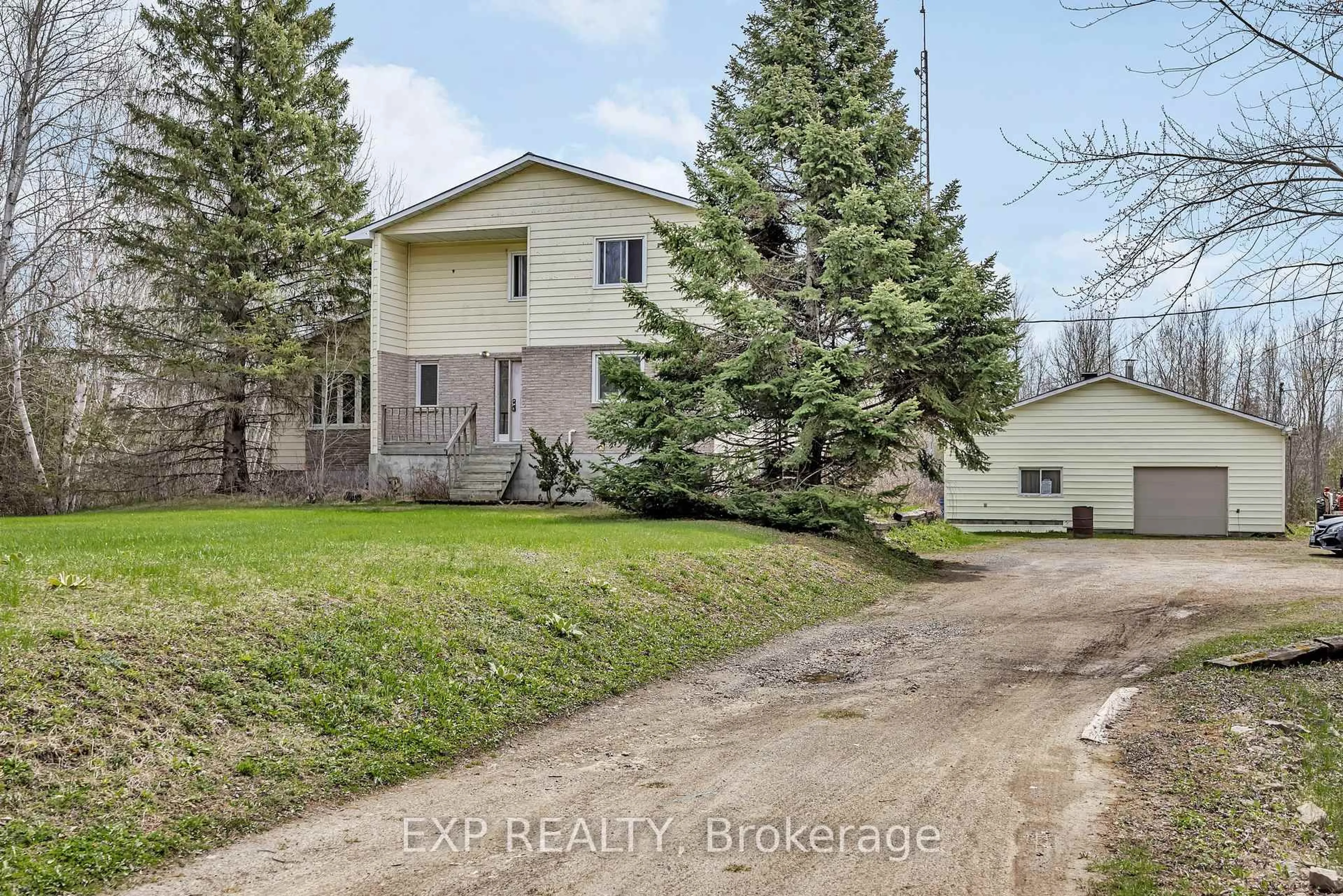 A pic from outside/outdoor area/front of a property/back of a property/a pic from drone, street for 490 Craig Rd, North Grenville Ontario K0G 1S0